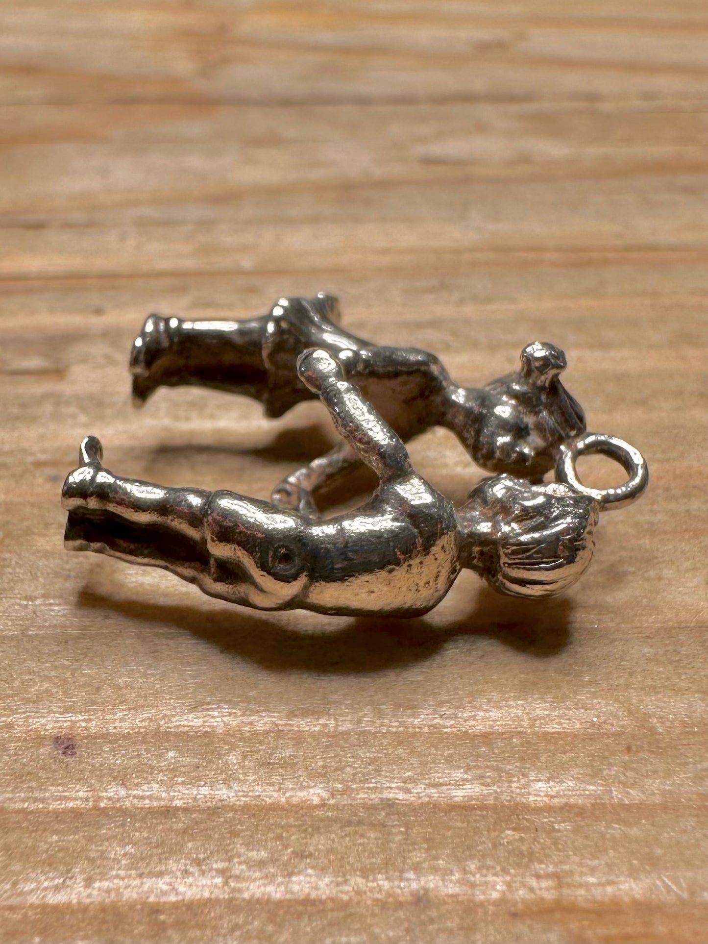 Anhänger aus 925er Sterlingsilber mit Jungen- und Mädchenmotiv im Vintage-Stil
