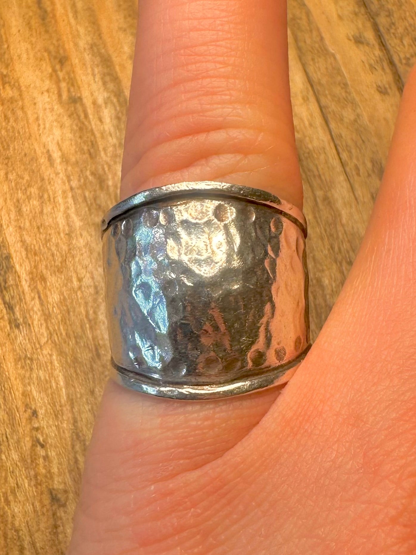 Gehämmerter breiter Ring aus 925er Sterlingsilber, Größe N