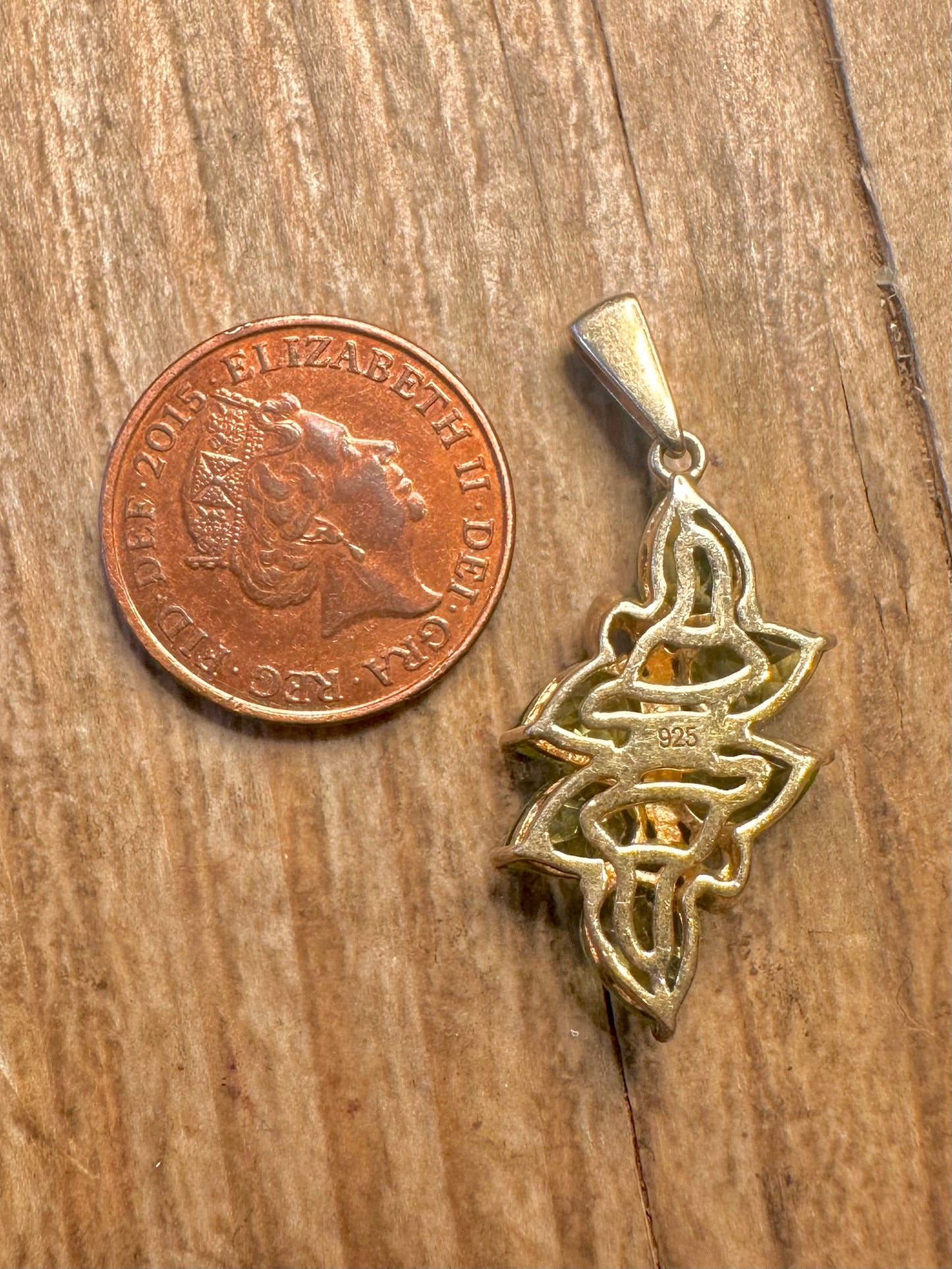 Moderner Peridot- und weißer Zirkonia-Anhänger aus Gold auf 925er Sterlingsilber
