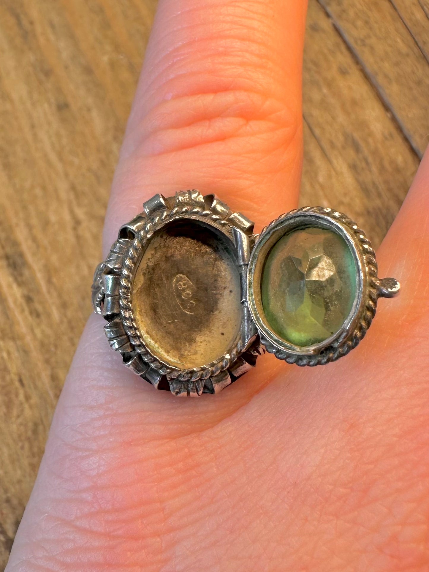 Green Stone Leaf Design Poison Ring 800 Silver Size K Ring