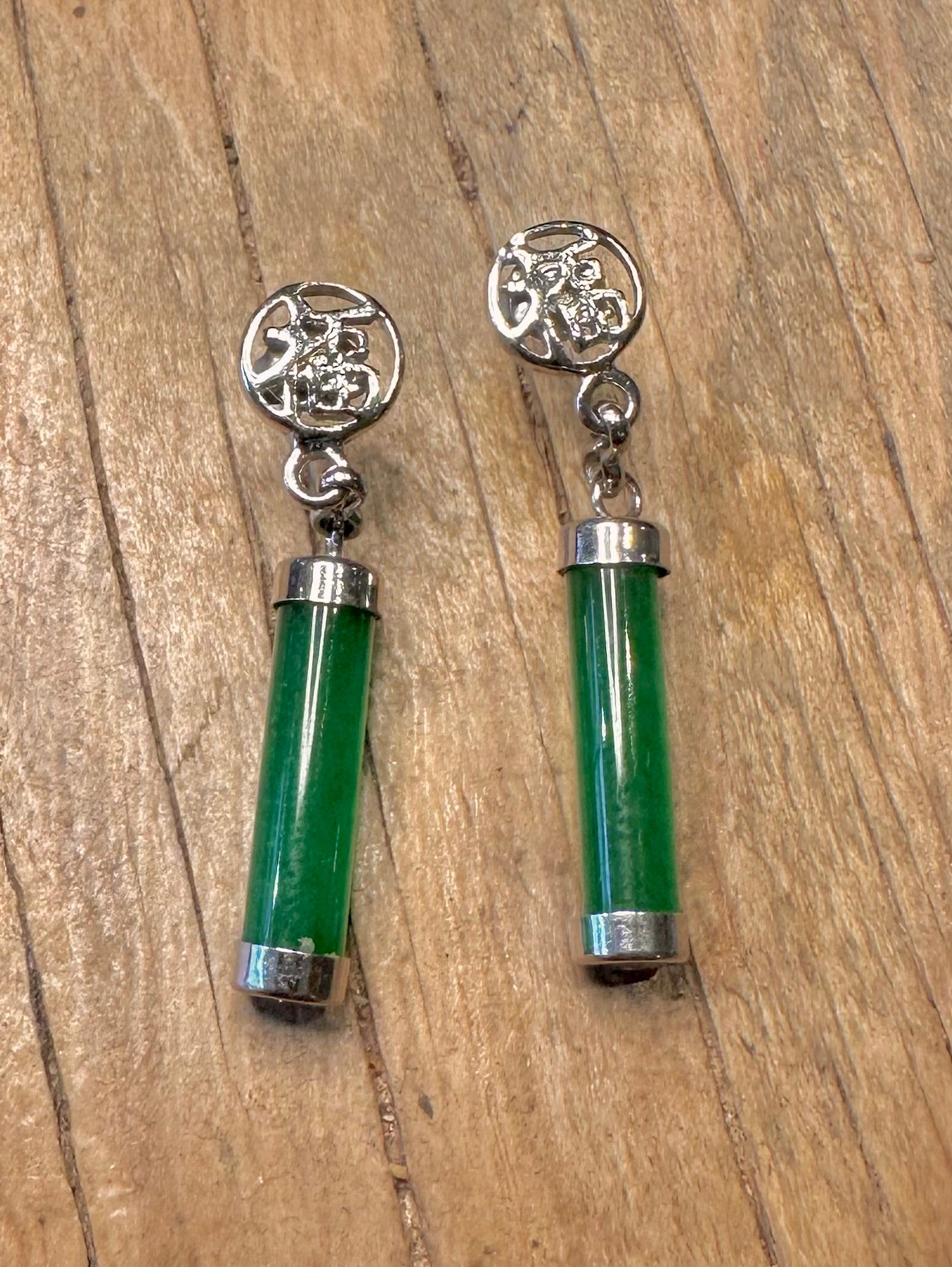 Moderne grüne Jade-Zylinder-Ohrringe aus chinesischem 925er Sterlingsilber