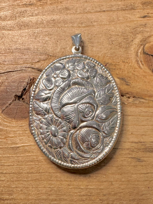 Vintage Large Oval Floral Style 925 Silver Locket Pendant