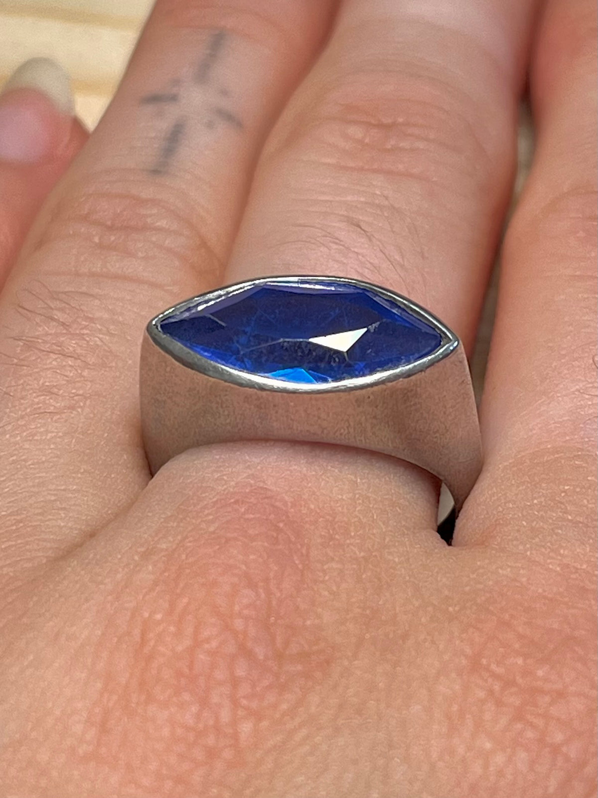 Blue Faceted Stone Elongated Oval 925 Sterling Silver Size O Ring