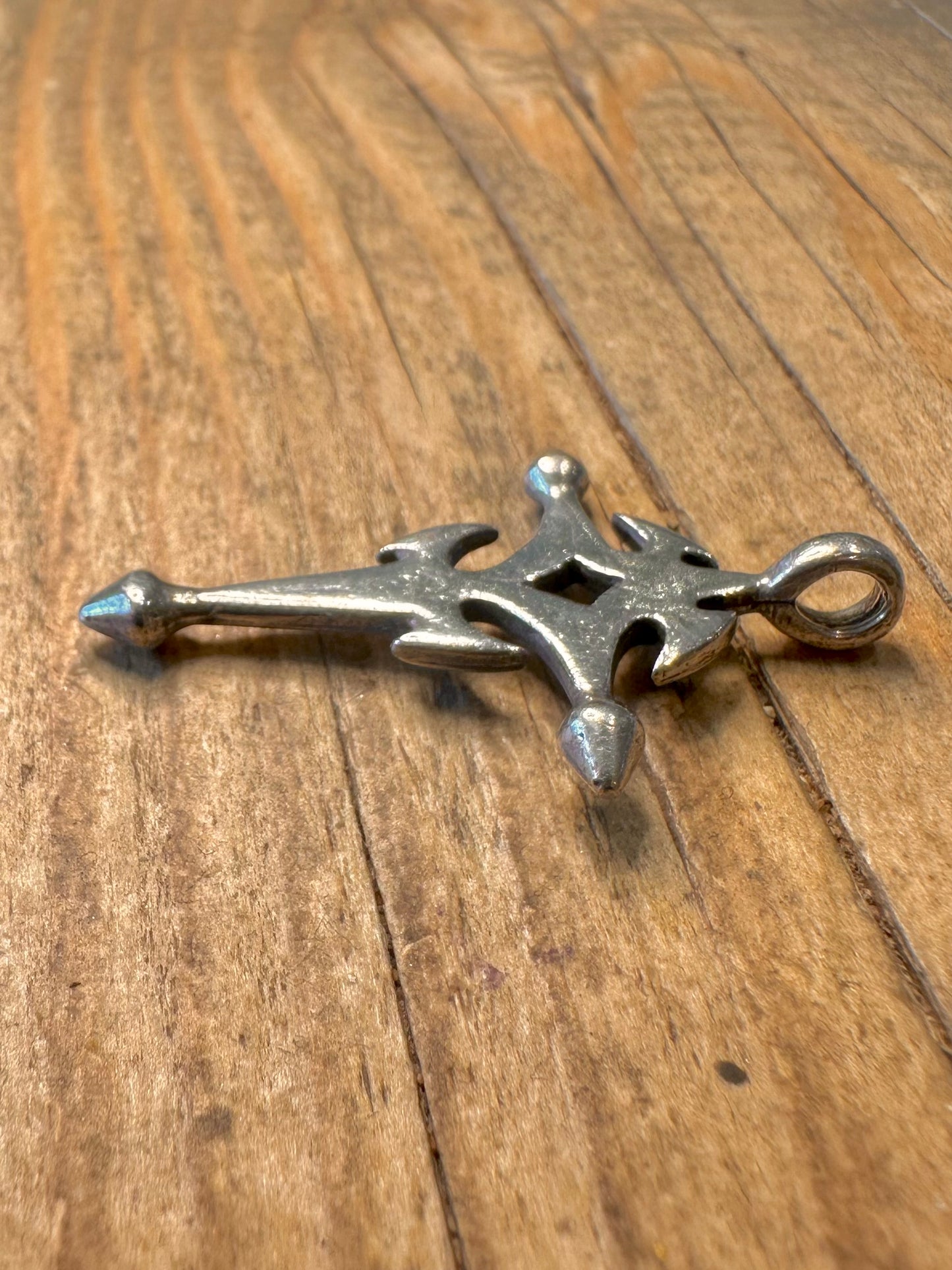 Halskette mit Gothic-Kreuz aus 925er Sterlingsilber