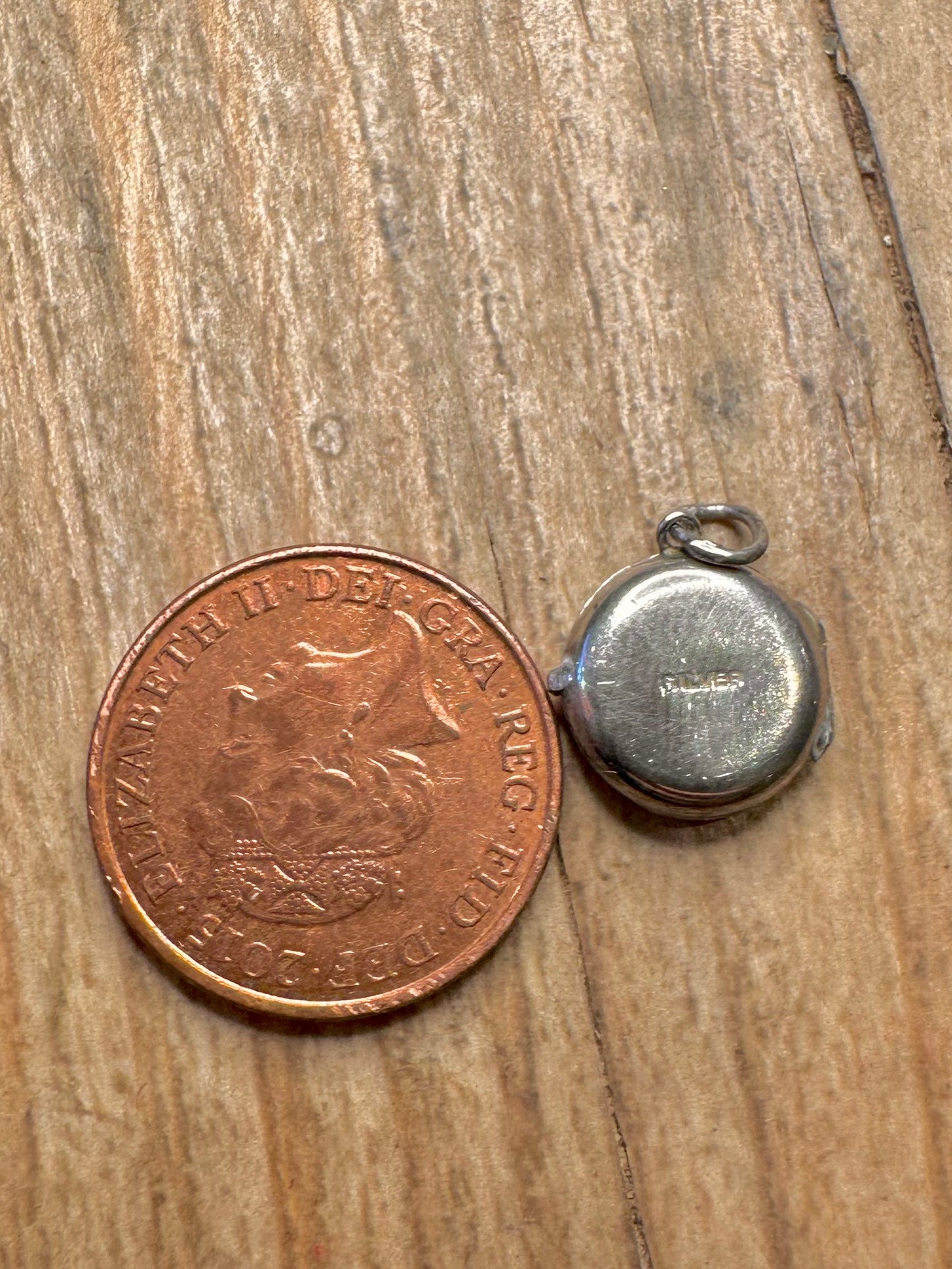 Vintage Engraved Small Circle Locket 925 Sterling Silver Pendant