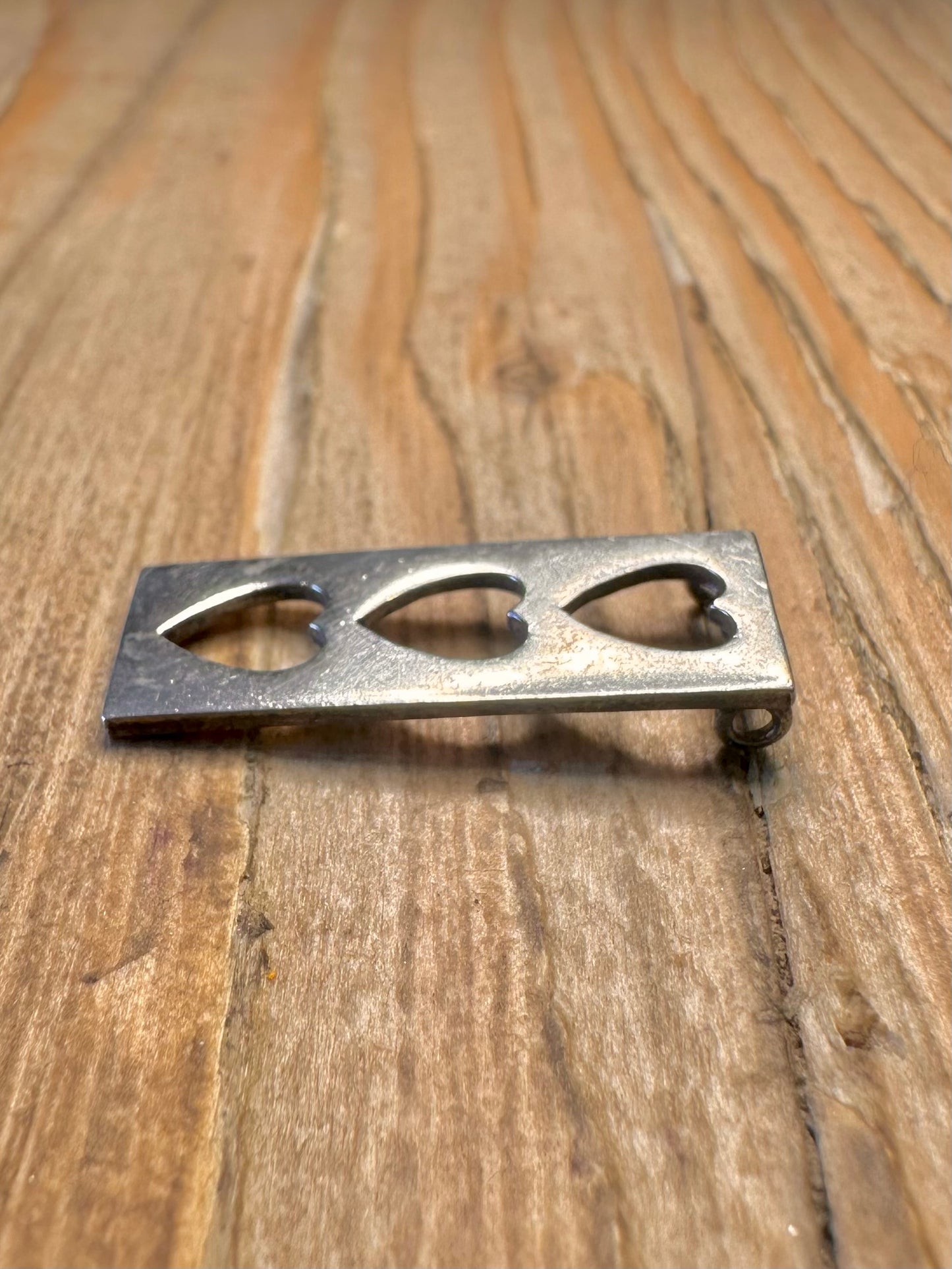 Modernistisches Herz-Ausschnitt-Rechteck-Anhänger aus 925er Sterlingsilber