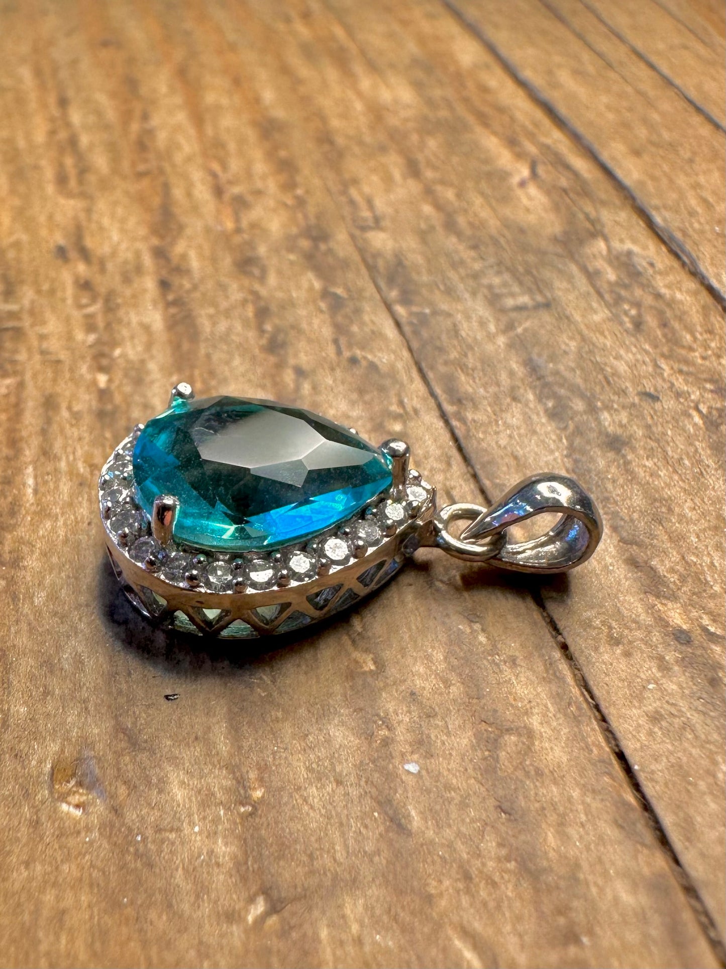 Birnenförmiger blauer und weißer Zirkonia 925er Sterlingsilber-Anhänger