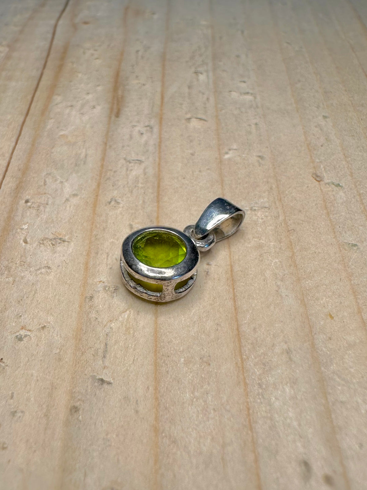 Peridot Circle 925 Sterling Silver Pendant