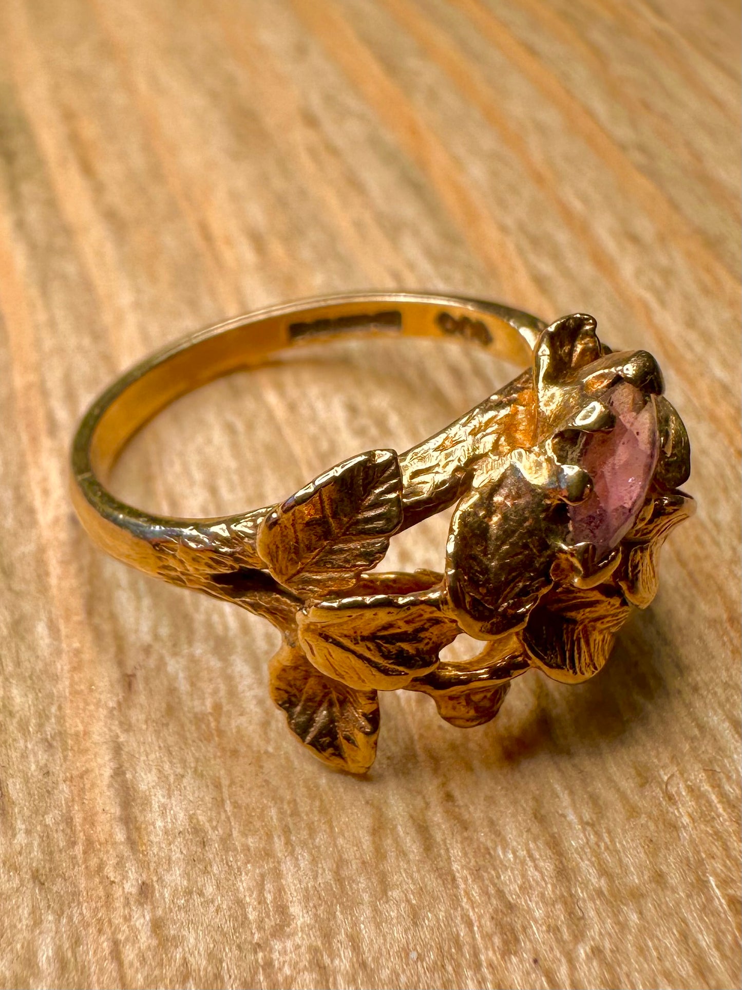 Vintage 1980 9ct Gold Amethyst Leaf Size N1/2 Ring