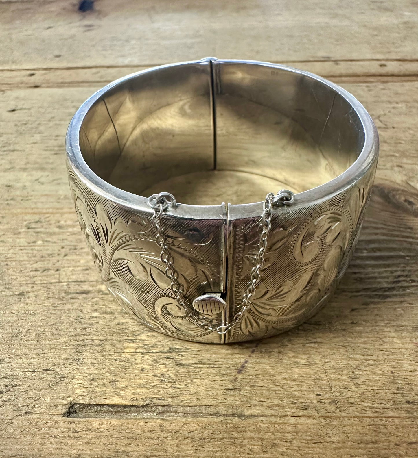 Vintage Stunning 1976 Engraved Patterned Both Sides Large Heavy with Safety Chain 925 Silver Bangle