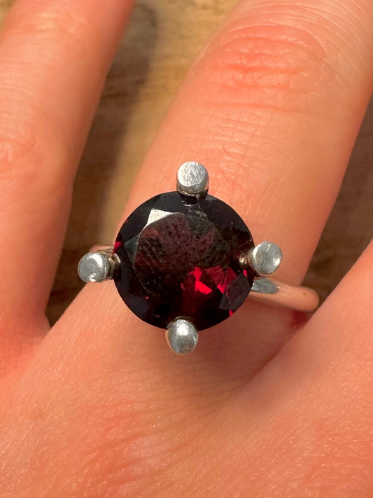 Abstract Garnet 925 Silver Size Q Ring