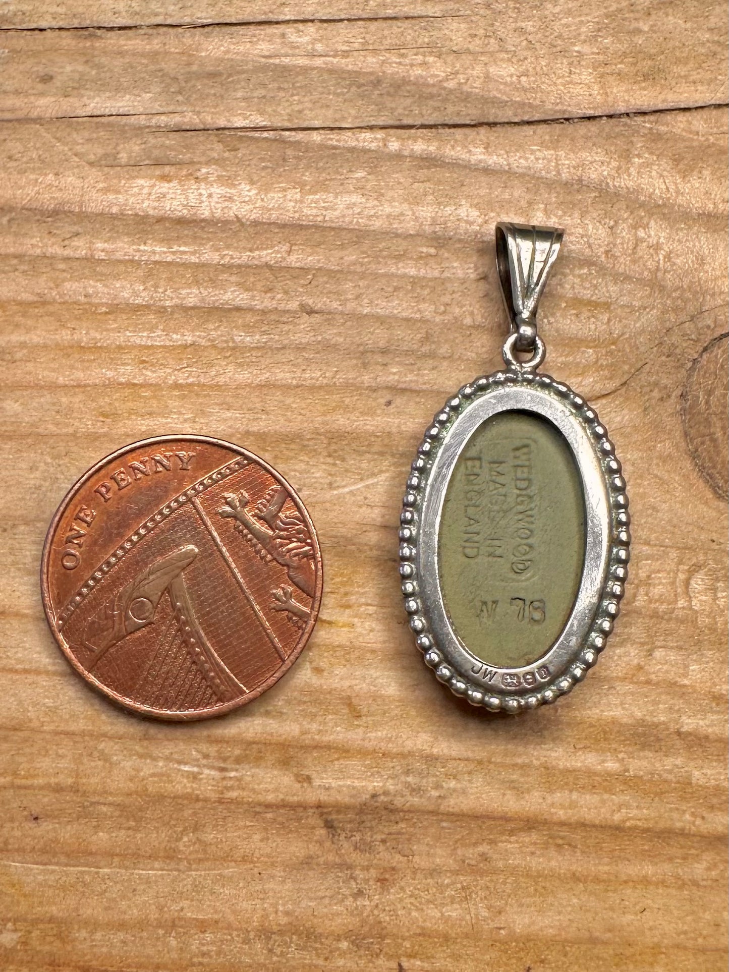 Vintage 1978 grüner Wedgwood Cameo 925er Sterlingsilber Anhänger, hergestellt in England