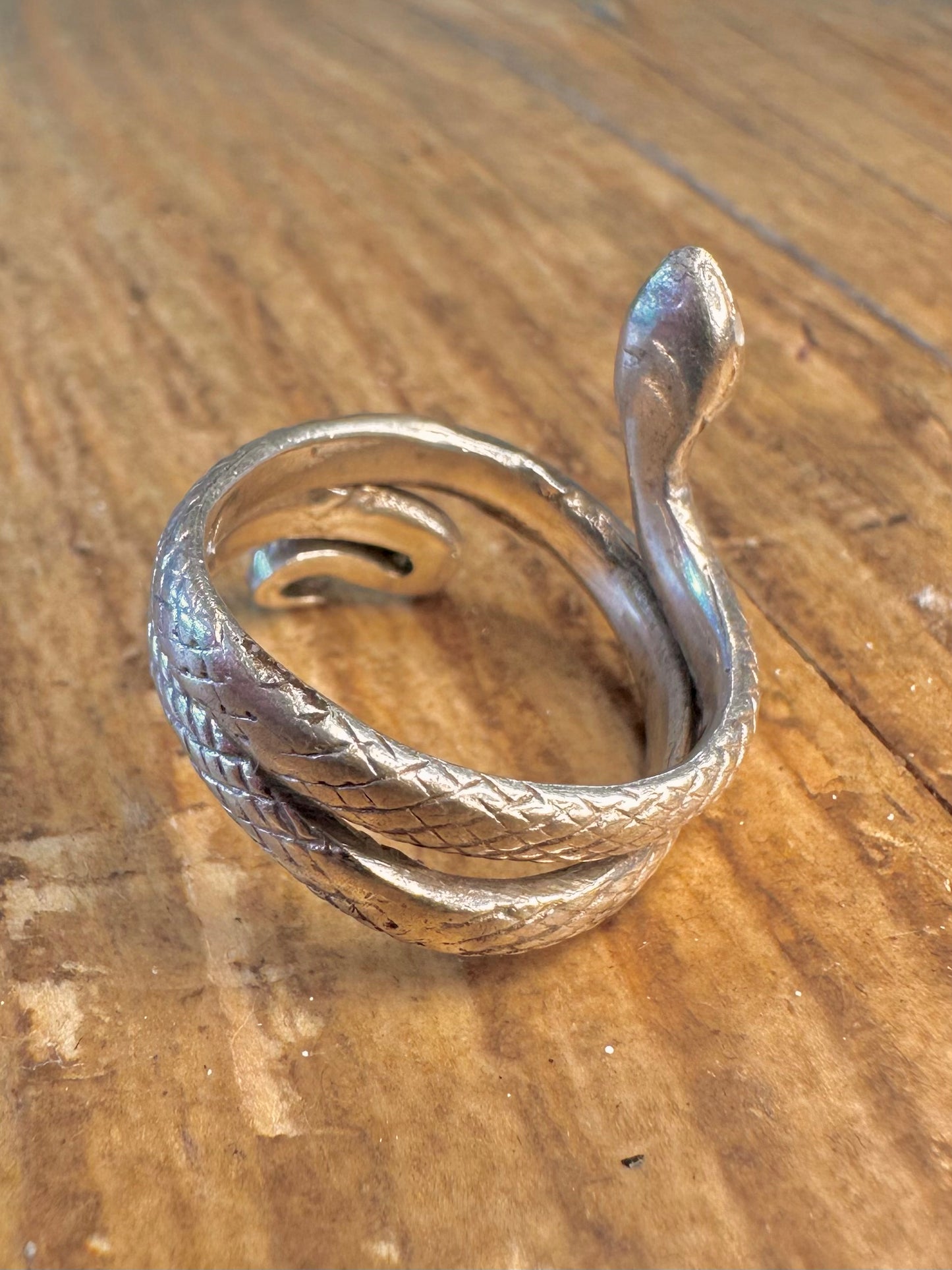 Ring aus 925er Sterlingsilber, Schlange gewunden, Perlmutt-Augen, Größe N