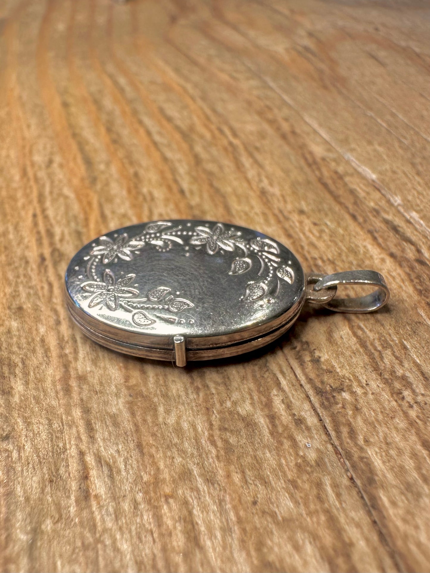 Vintage Floral Engraved Oval 925 Sterling Silver Locket Pendant