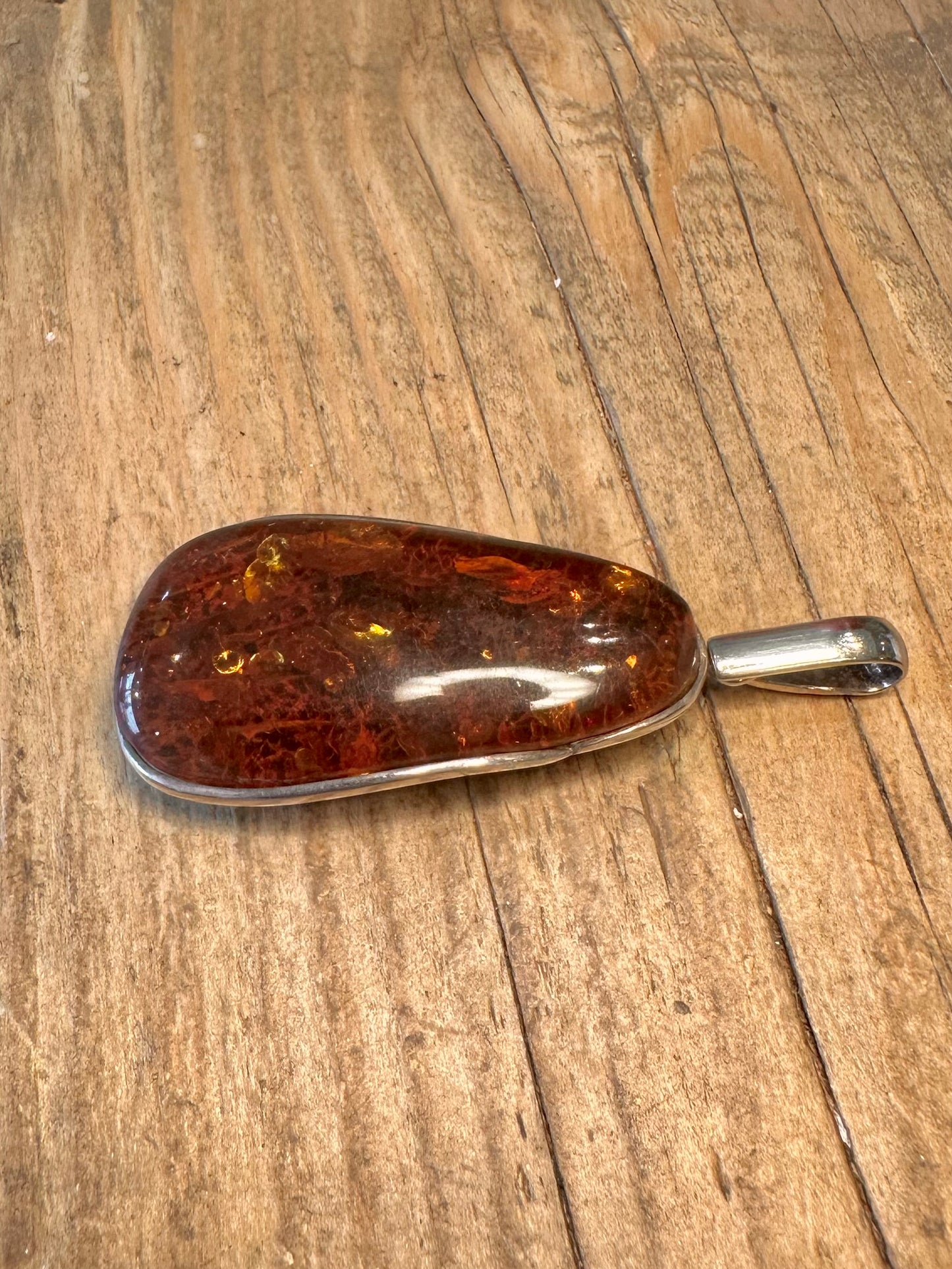 Großer polnischer Bernsteinanhänger aus 925er Sterlingsilber
