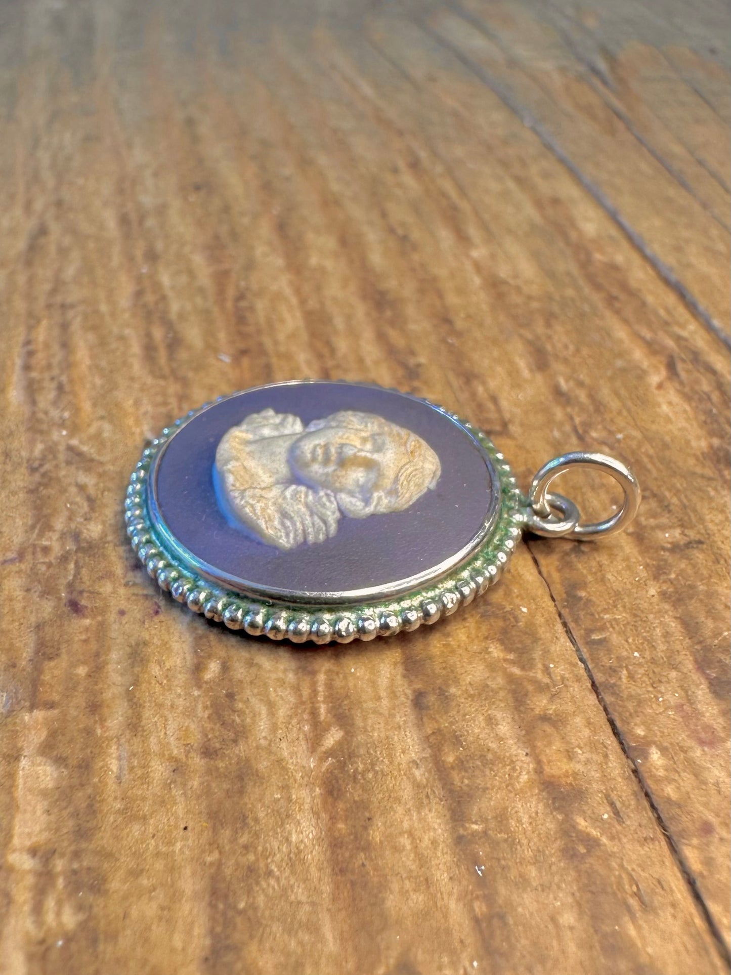Wedgwood 1974 Cameo Made in England 925 Sterling Silver Pendant