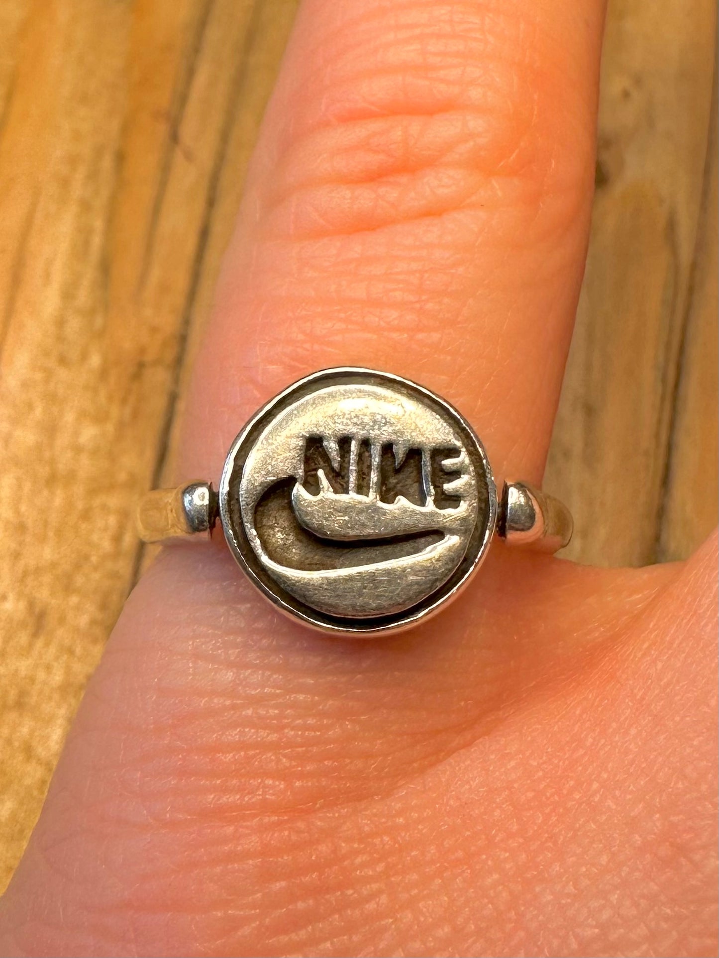 Moderner Adidas und Nike rotierender 925er Sterlingsilber-Ring Größe N1/2