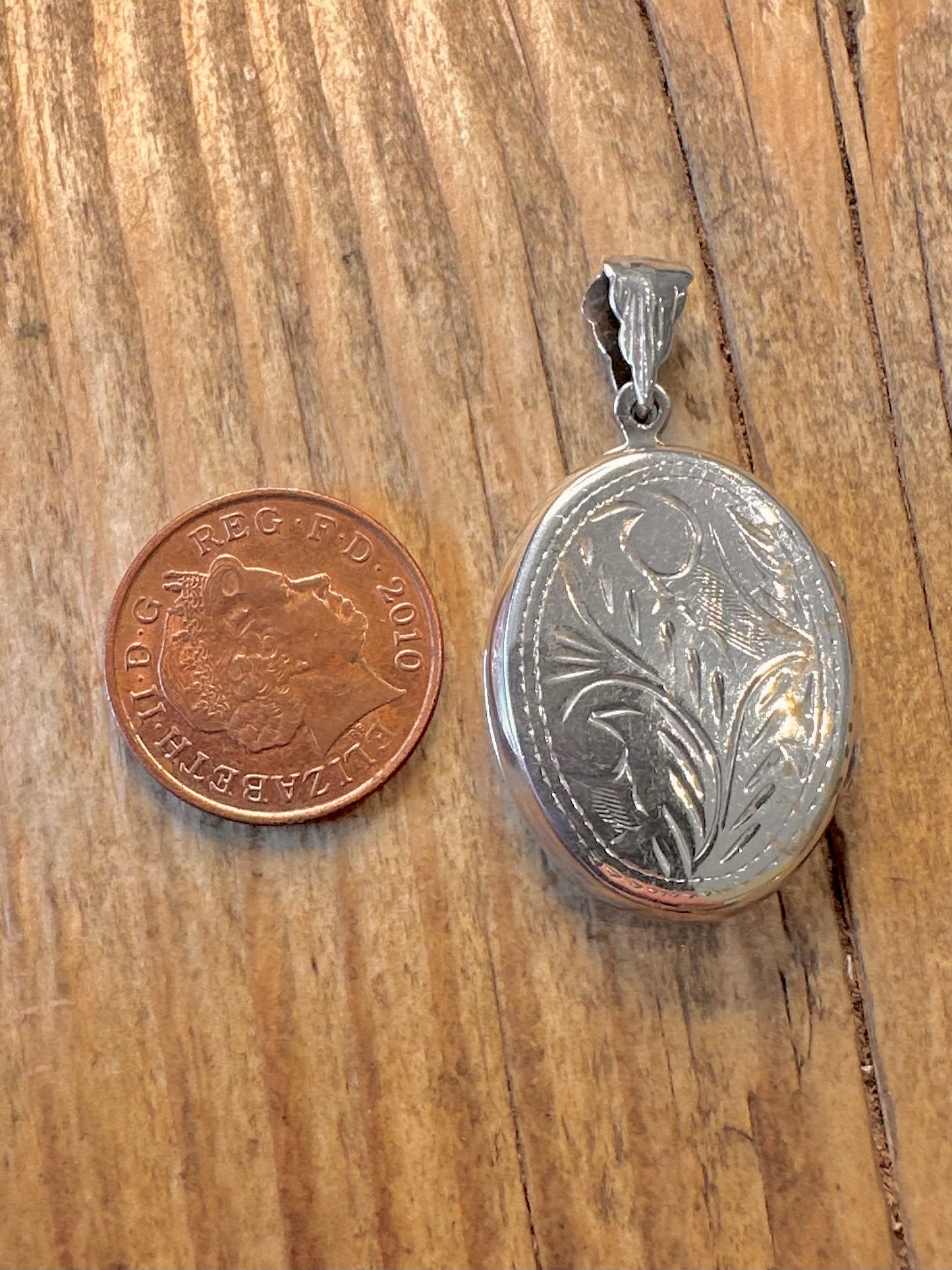 Engraved Chunky Oval 925 Sterling Silver Locket Pendant