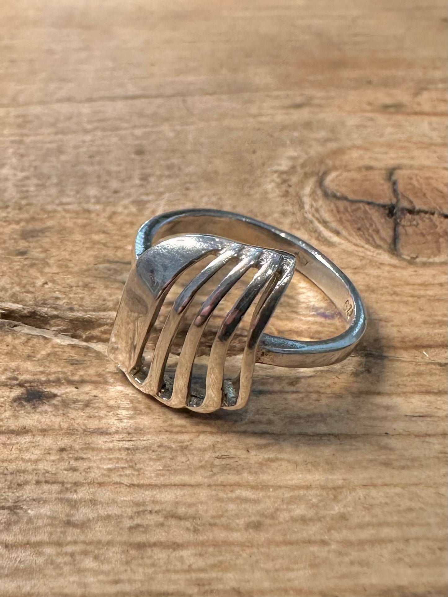 Abstract Gap Wave 925 Silver Size L Ring