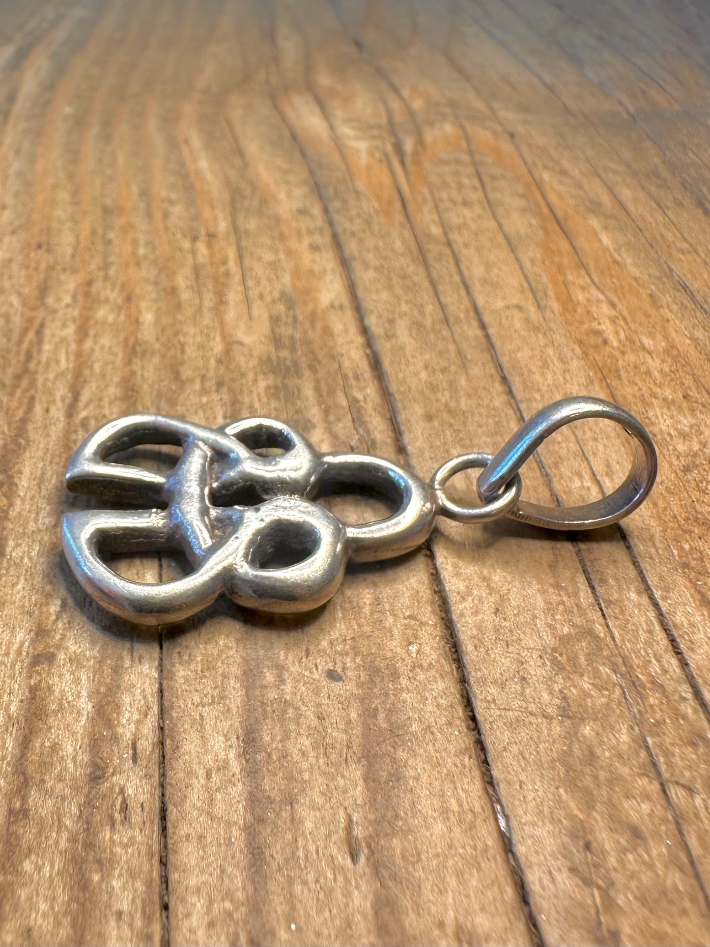 Keltischer Knoten Anhänger aus 925er Sterlingsilber