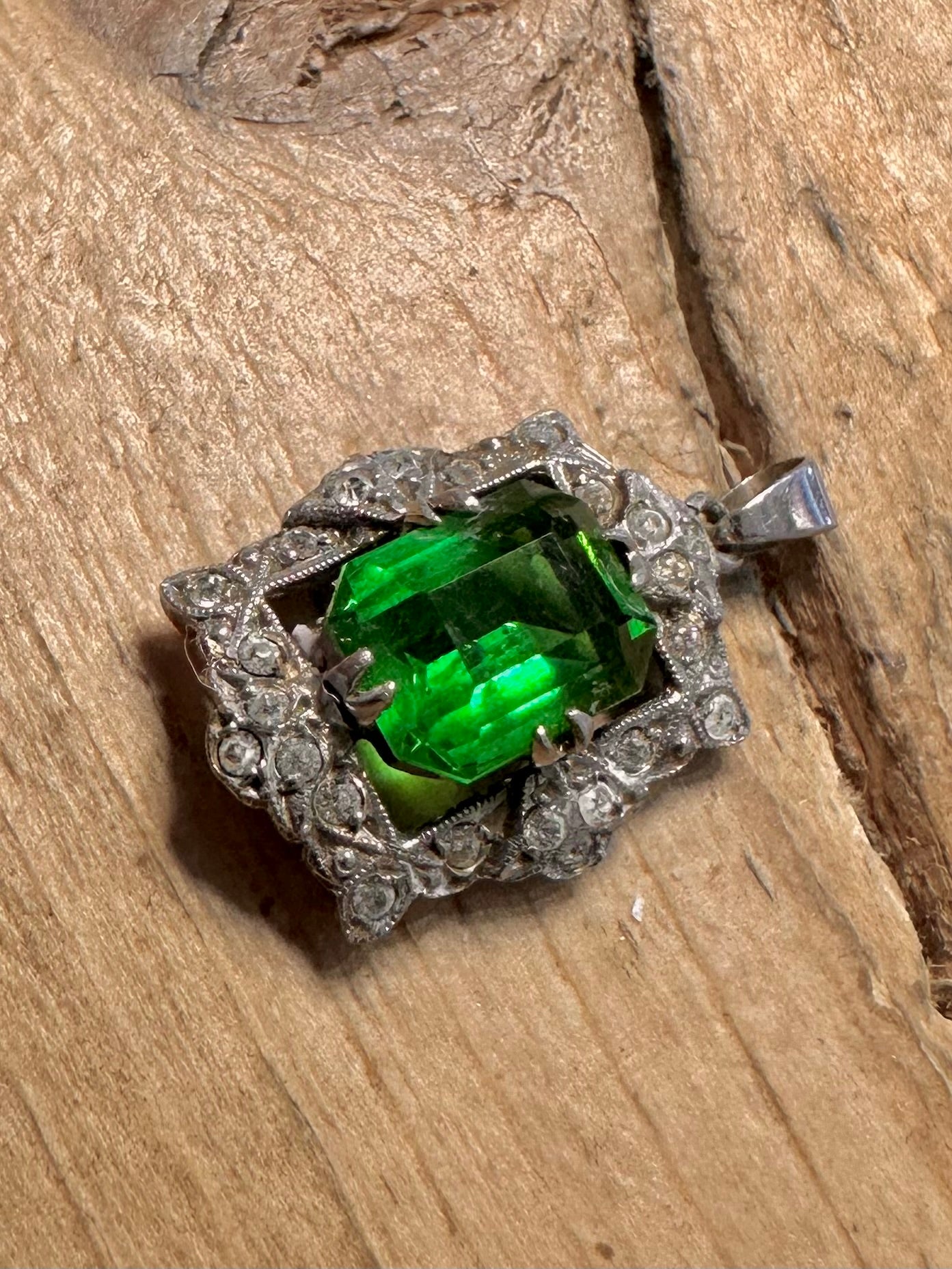 Vintage Green and White Stone Art Deco 925 Silver Pendant