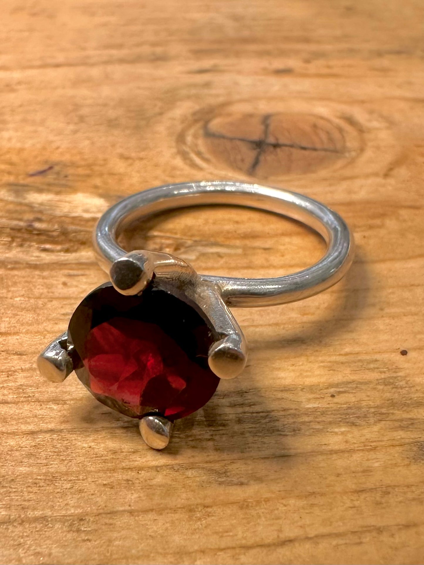 Abstract Garnet 925 Silver Size Q Ring
