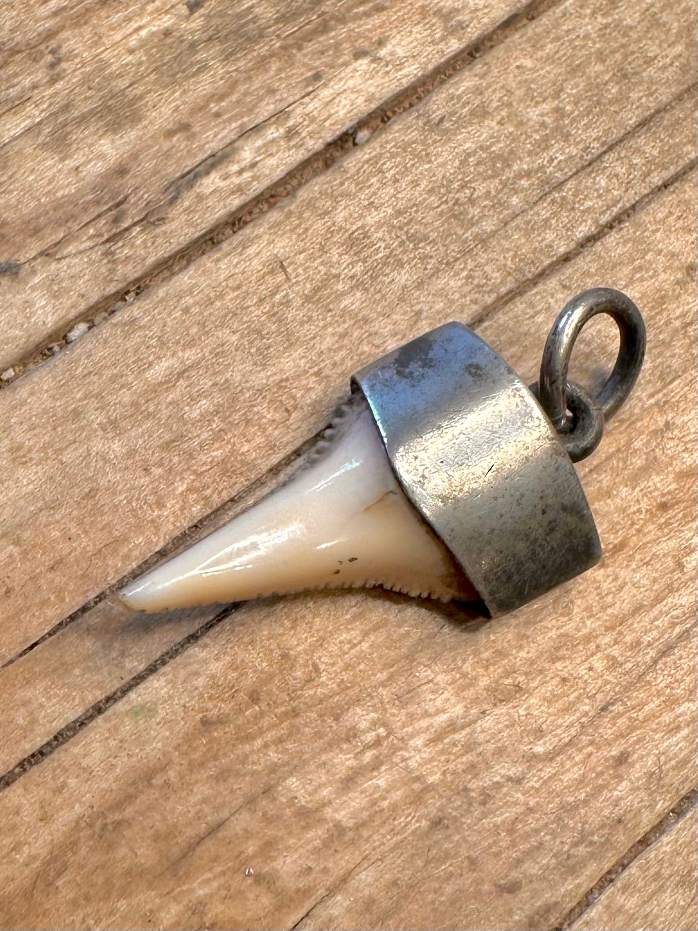 Vintage Haifischzahn-Anhänger aus Silber
