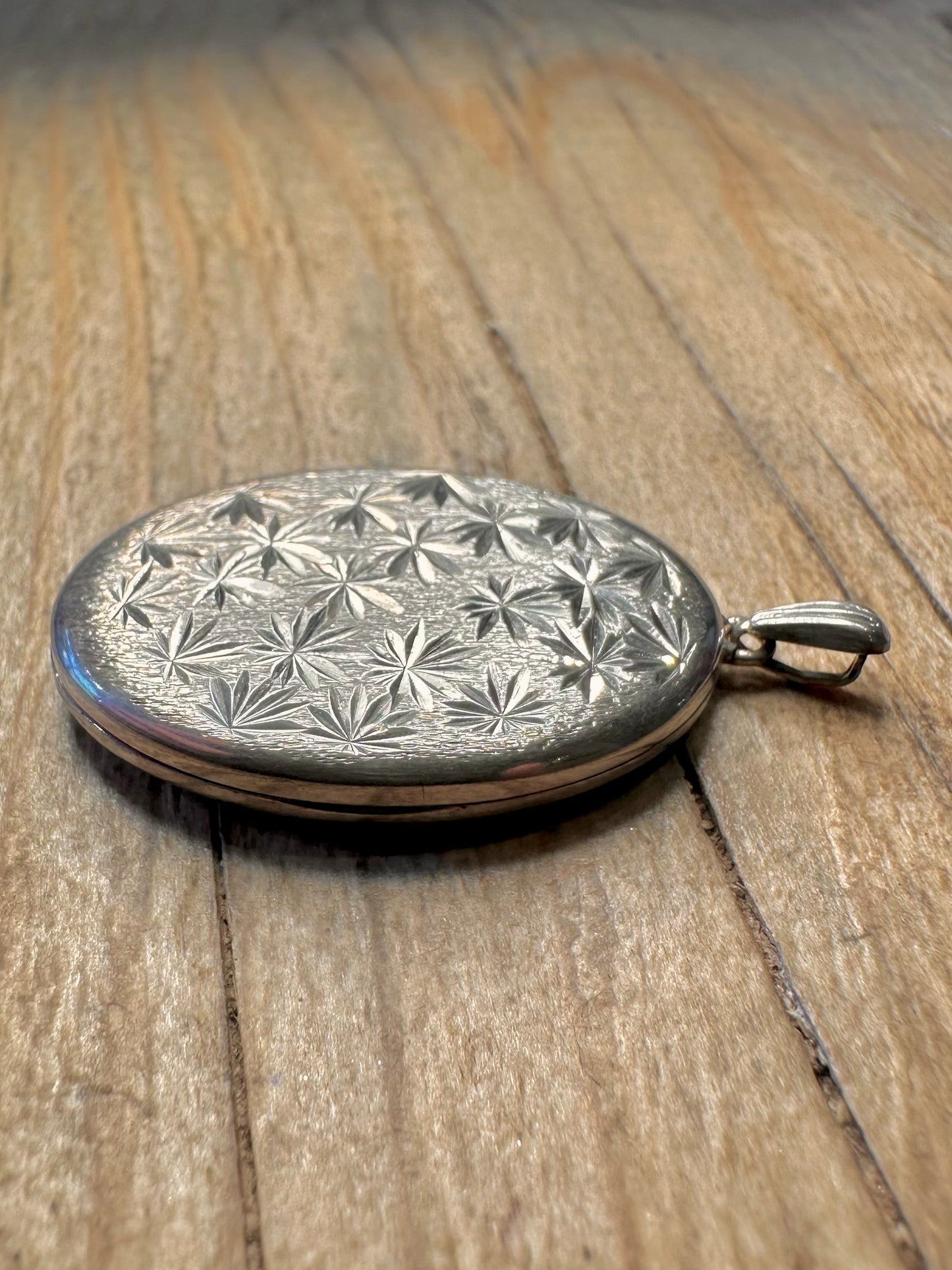 Vintage 1972 Engraved Oval Locket 925 Sterling Silver Pendant