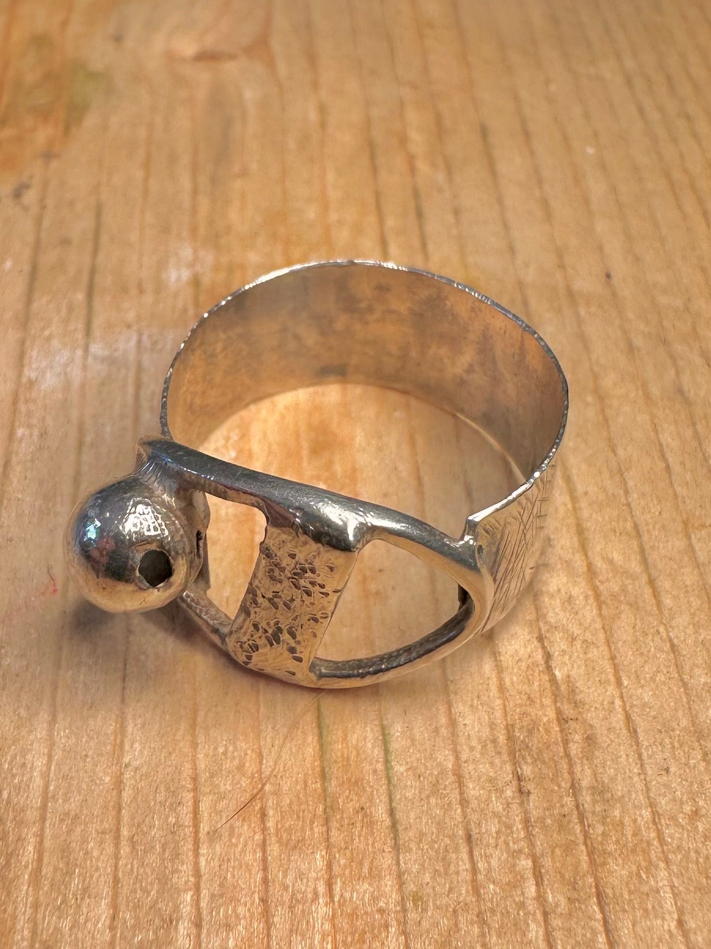 Abstrakter, handgefertigter, texturierter Ring aus 925er Sterlingsilber, Größe P1/2