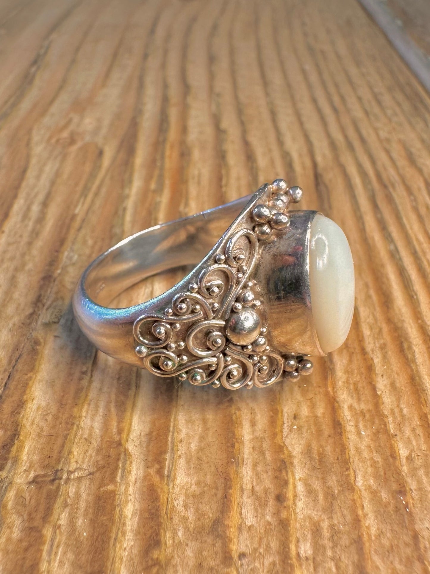 Mother of Pearl Chunky Suarti Intricate 925 Sterling Silver Size S Ring