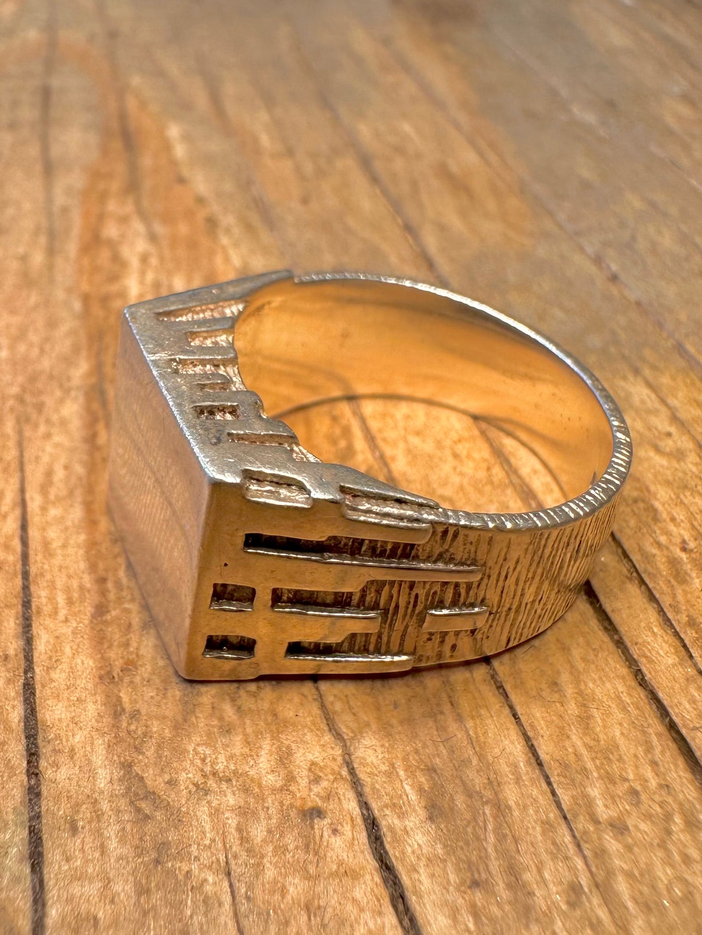 Quadratischer Ring, 1982, mit Siegel, strukturiertem Rindeneffekt, 925er Sterlingsilber, punziert, Größe T