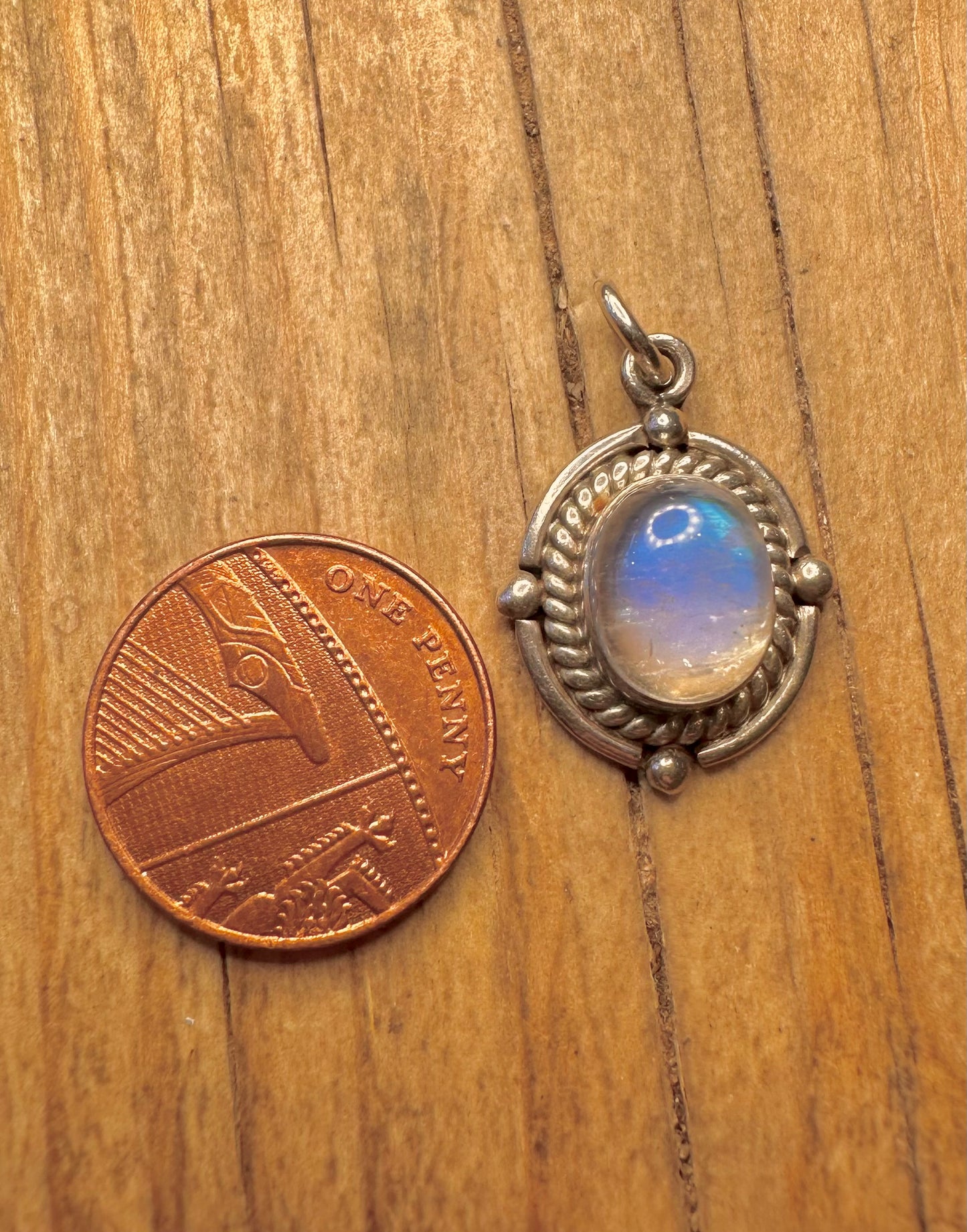 Vintage Moonstone Oval 925 Sterling Silver Pendant