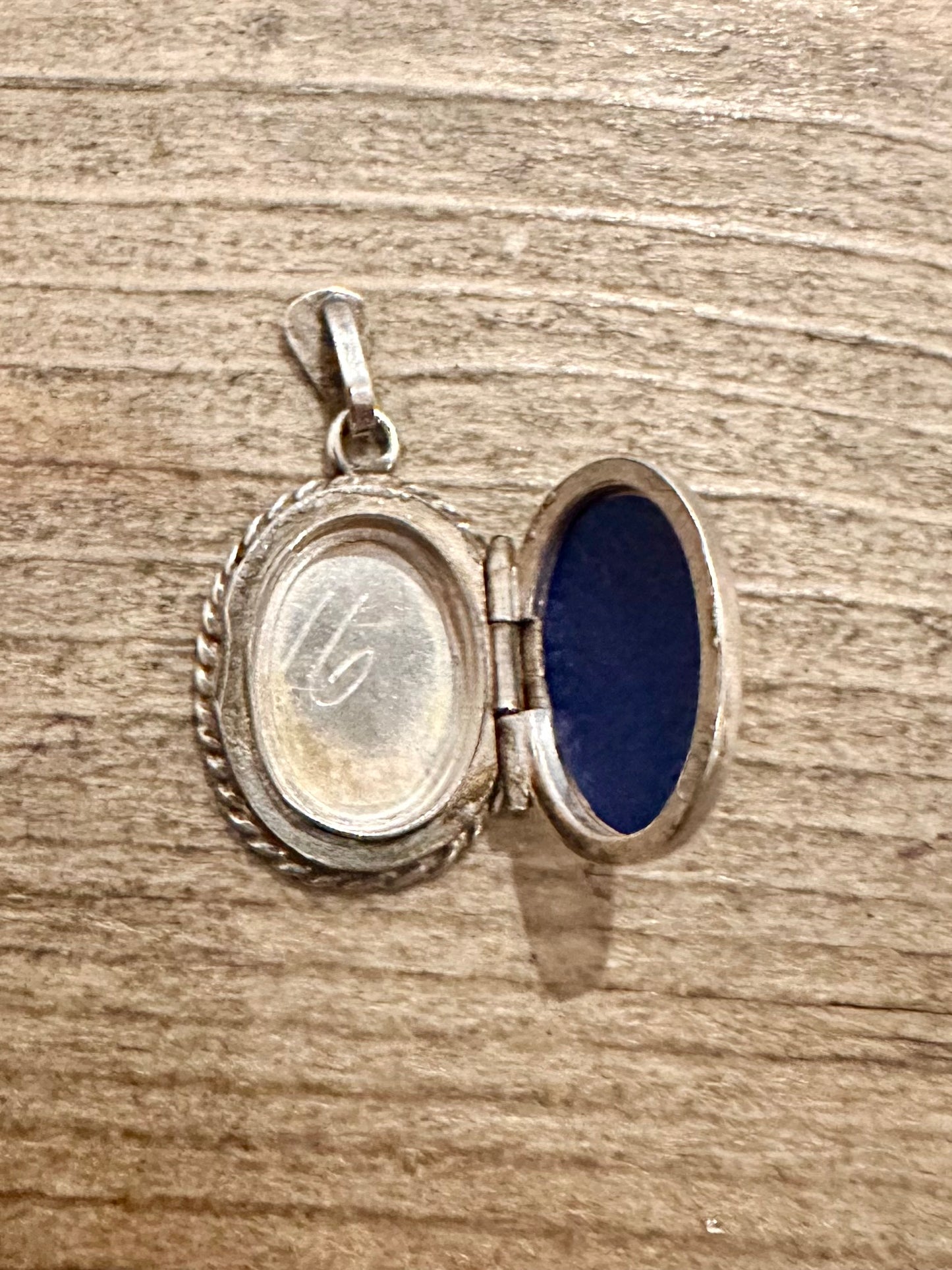 Vintage Double Picture Leaf Engraved 1980’s 925 Silver Locket Pendant