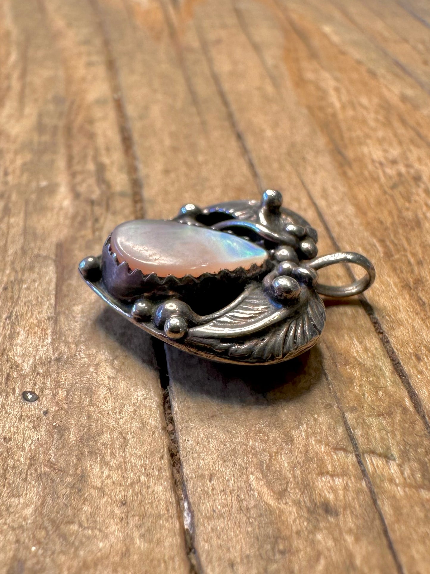 Native American Mother of Pearl Leaf 925 Sterling Silver Pendant