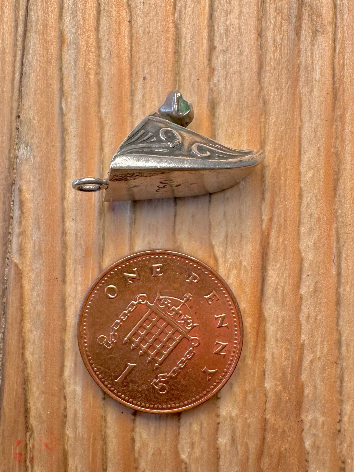 Vintage Ornate Horse Shoe Green Stone Silver Pendant