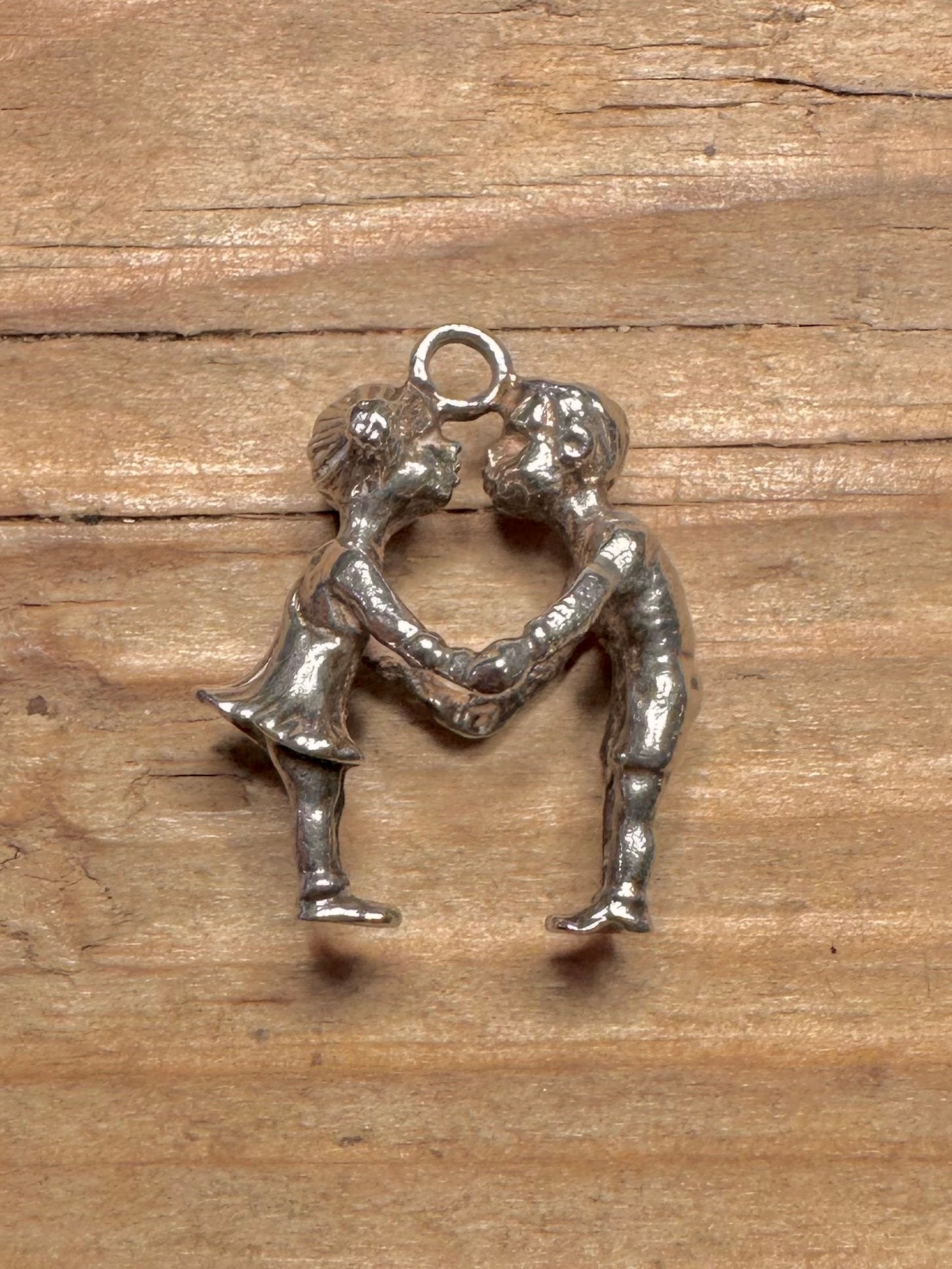 Anhänger aus 925er Sterlingsilber mit Jungen- und Mädchenmotiv im Vintage-Stil