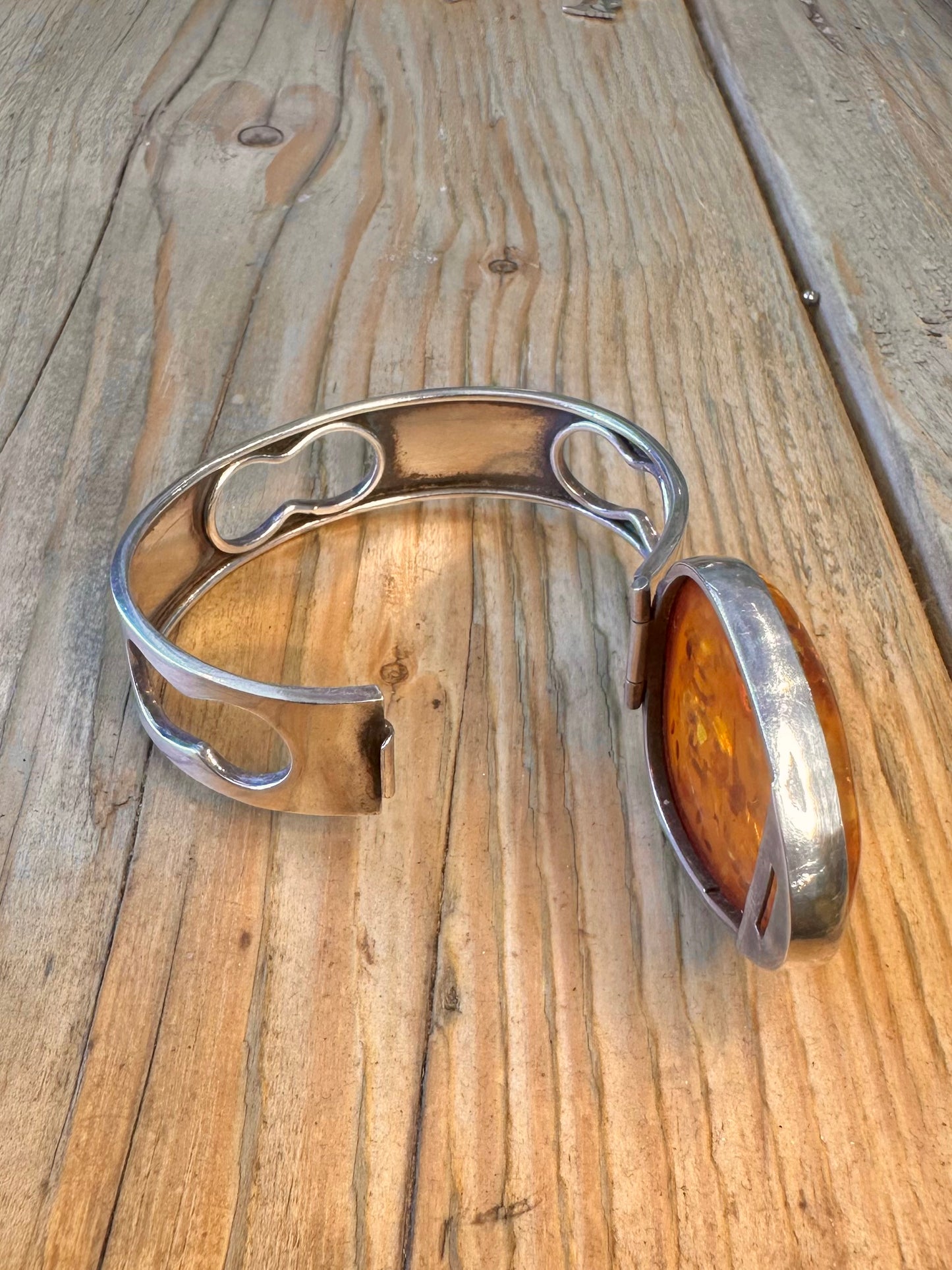 Abstract Amber Front Clasp 925 Sterling Silver Bangle