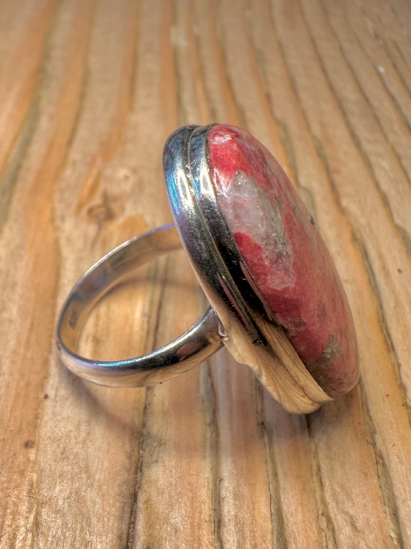 Moderner ovaler, rosa Thulit-Ring aus 925er Sterlingsilber, Größe O