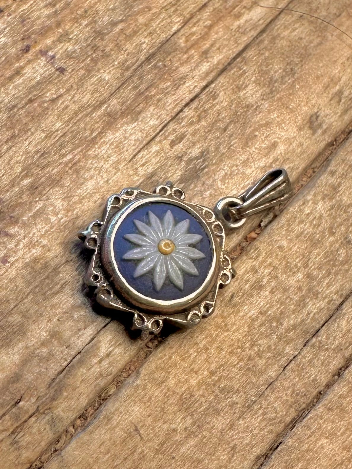 Vintage 1982 Wedgewood Flower Maker JW 925 Sterling Silver Pendant