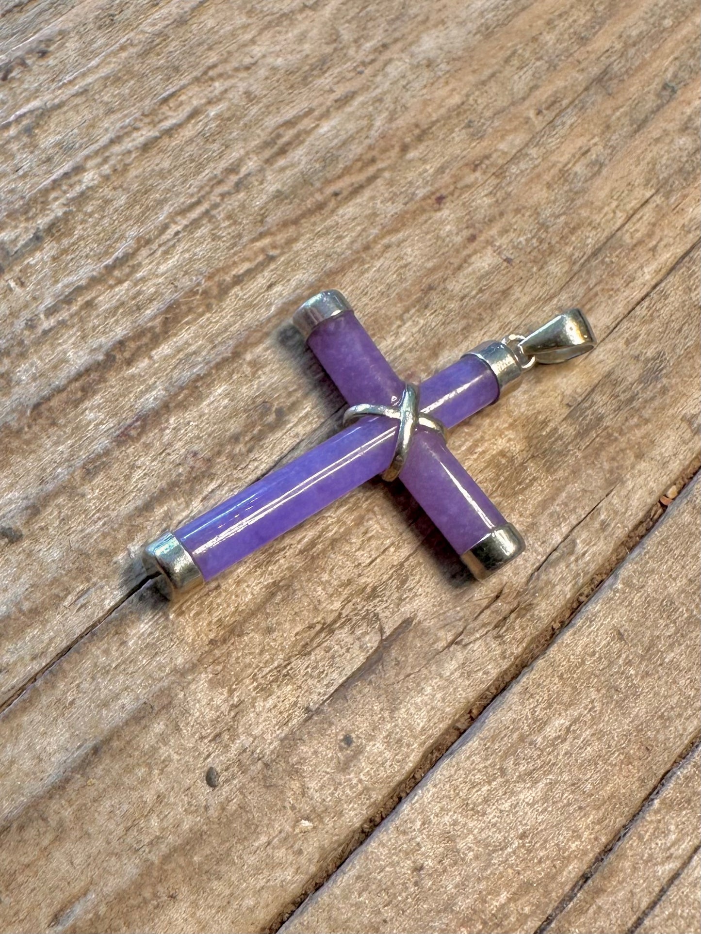 Anhänger aus Sterlingsilber 925 mit Kreuz aus violetter Jade