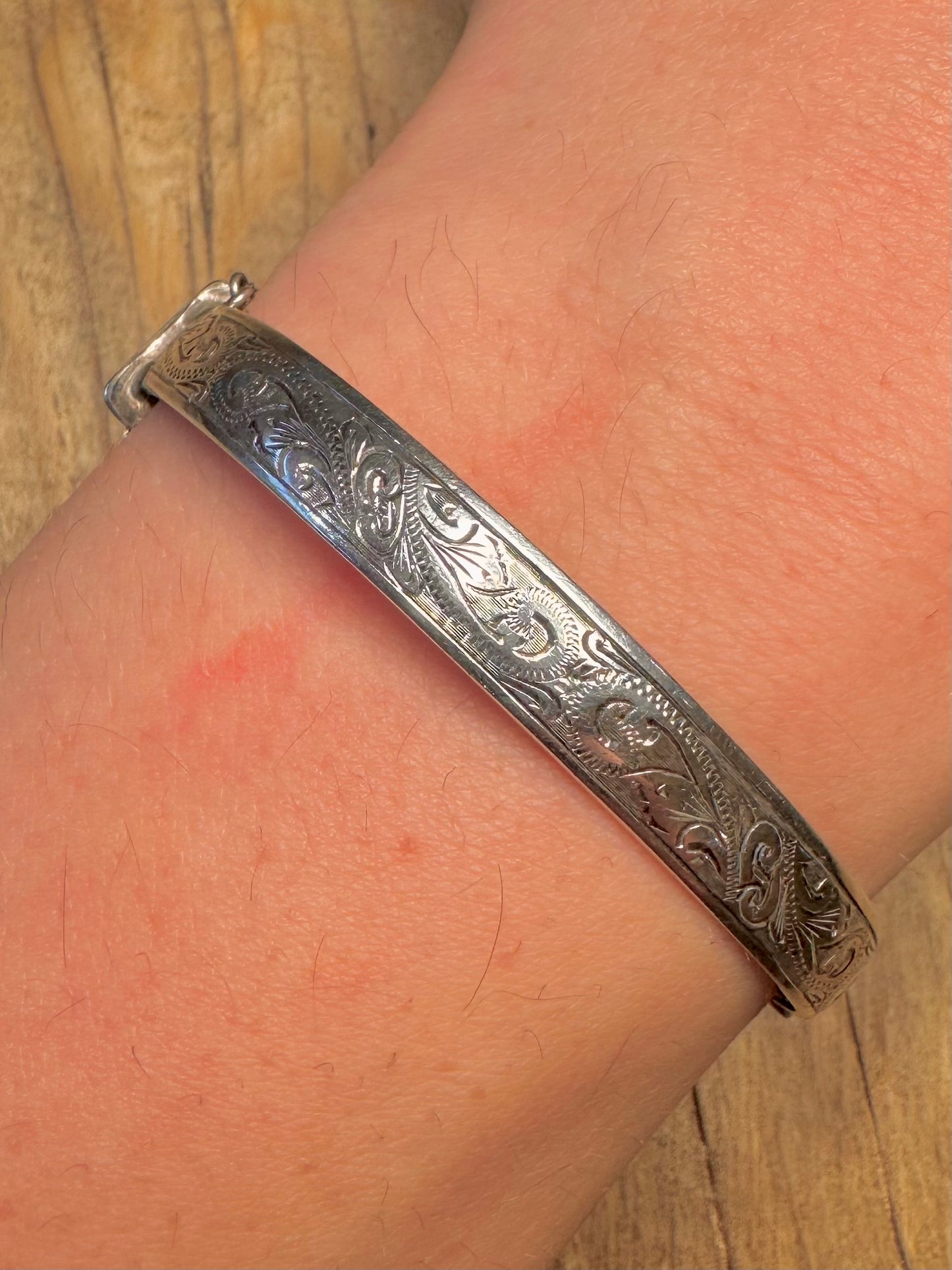 Vintage 1966 Engraved Design 925 Sterling Silver Bangle