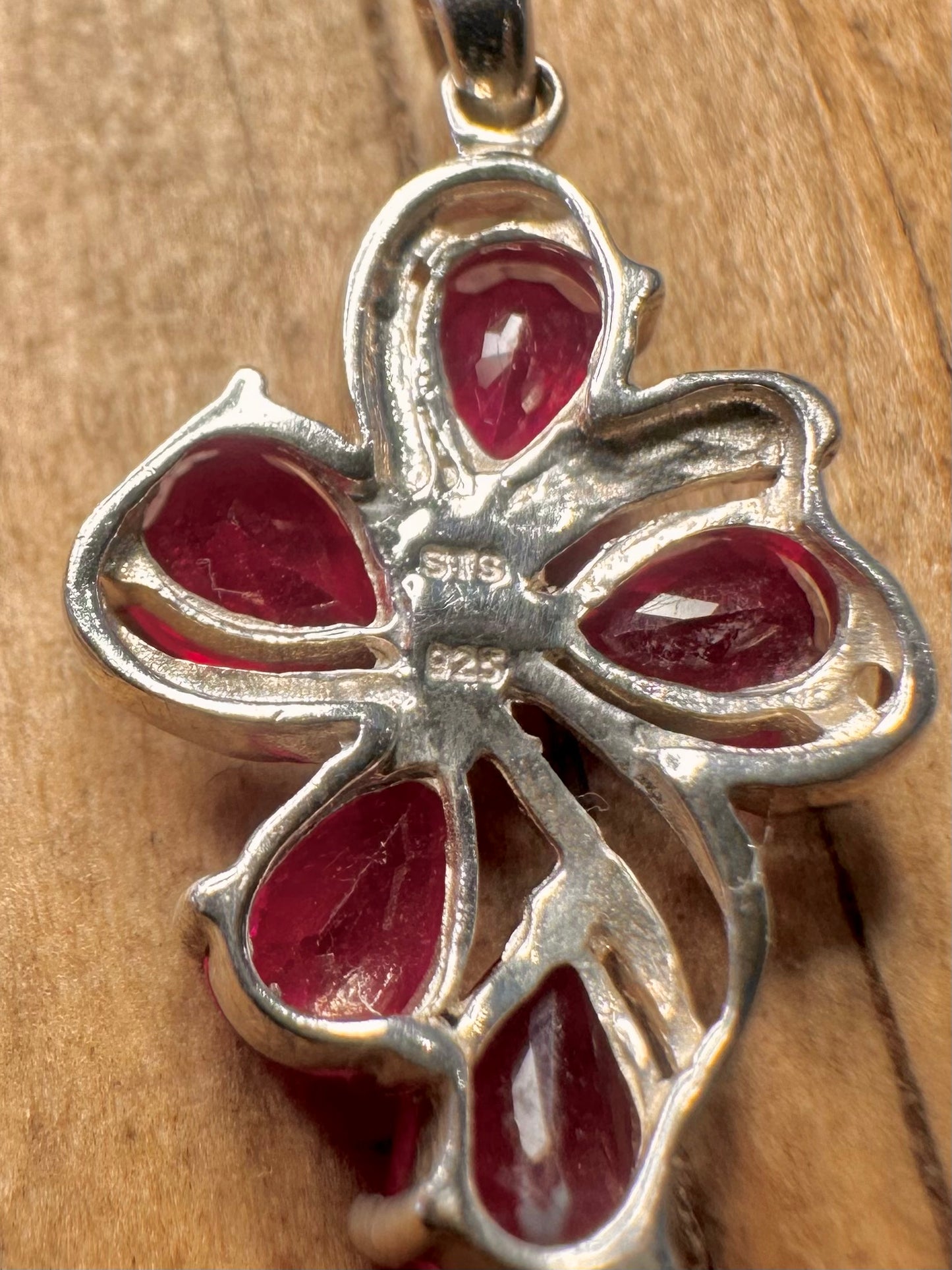 Moderner roter Stein Blumen 925 Sterlingsilber Anhänger