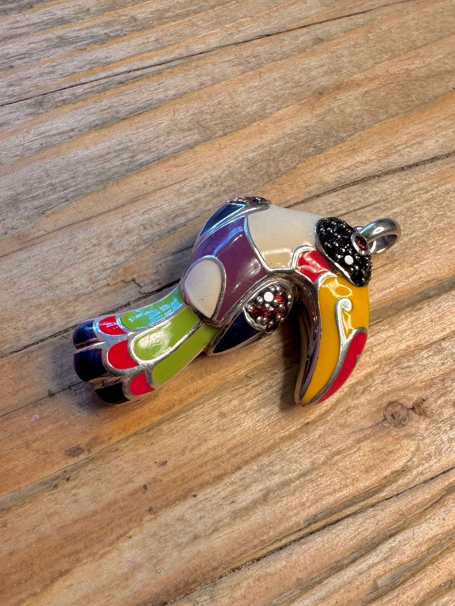 Toucan Eine Geschichte Emaille Schwarz und Rot Steine 925 Sterling Silber Anhänger