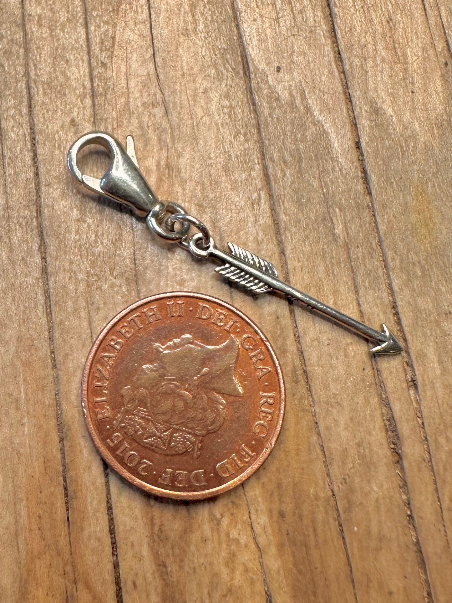 Moderner Pfeilverschluss-Anhänger aus 925 Sterling Silber