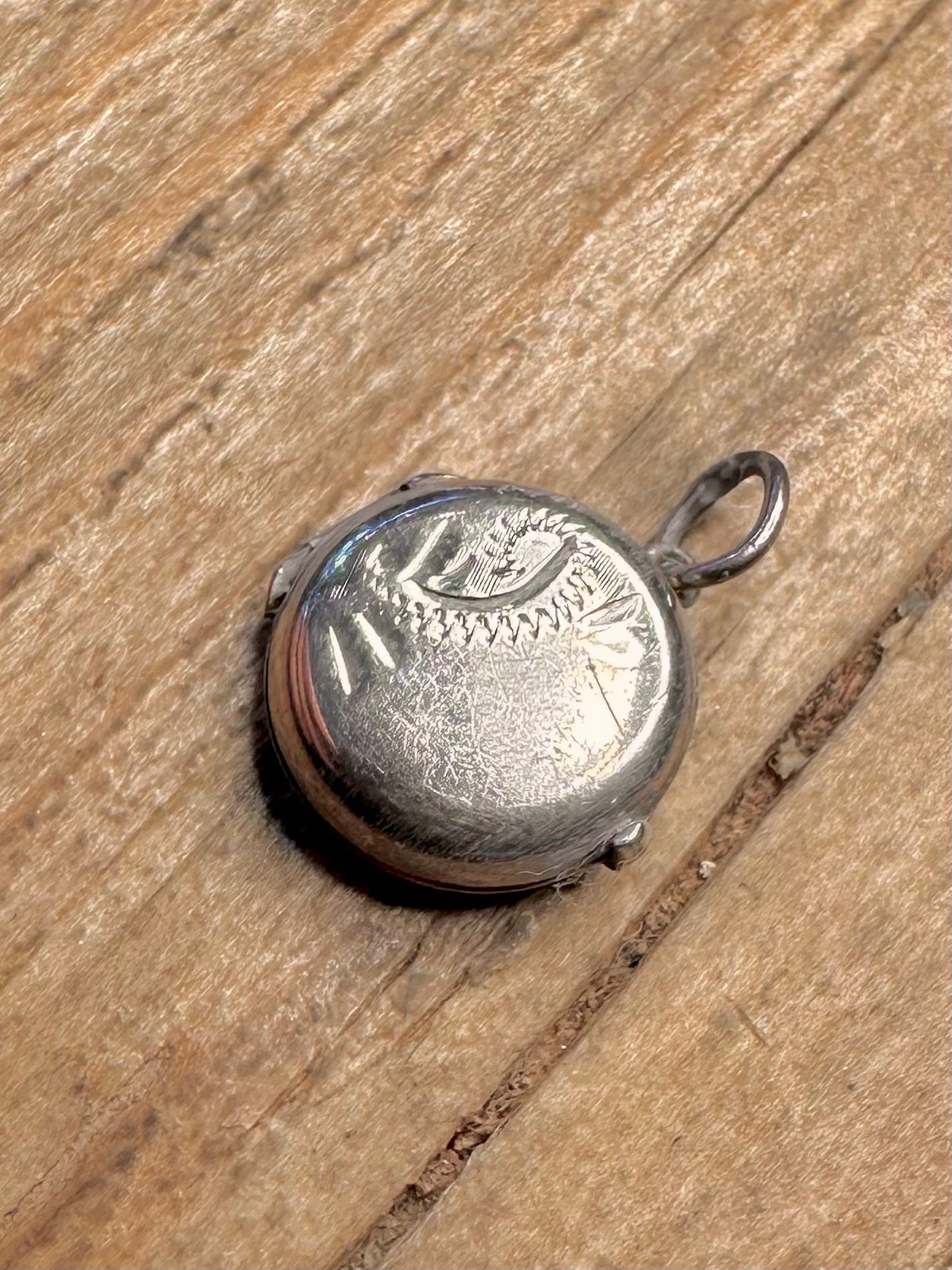 Vintage Engraved Small Circle Locket 925 Sterling Silver Pendant