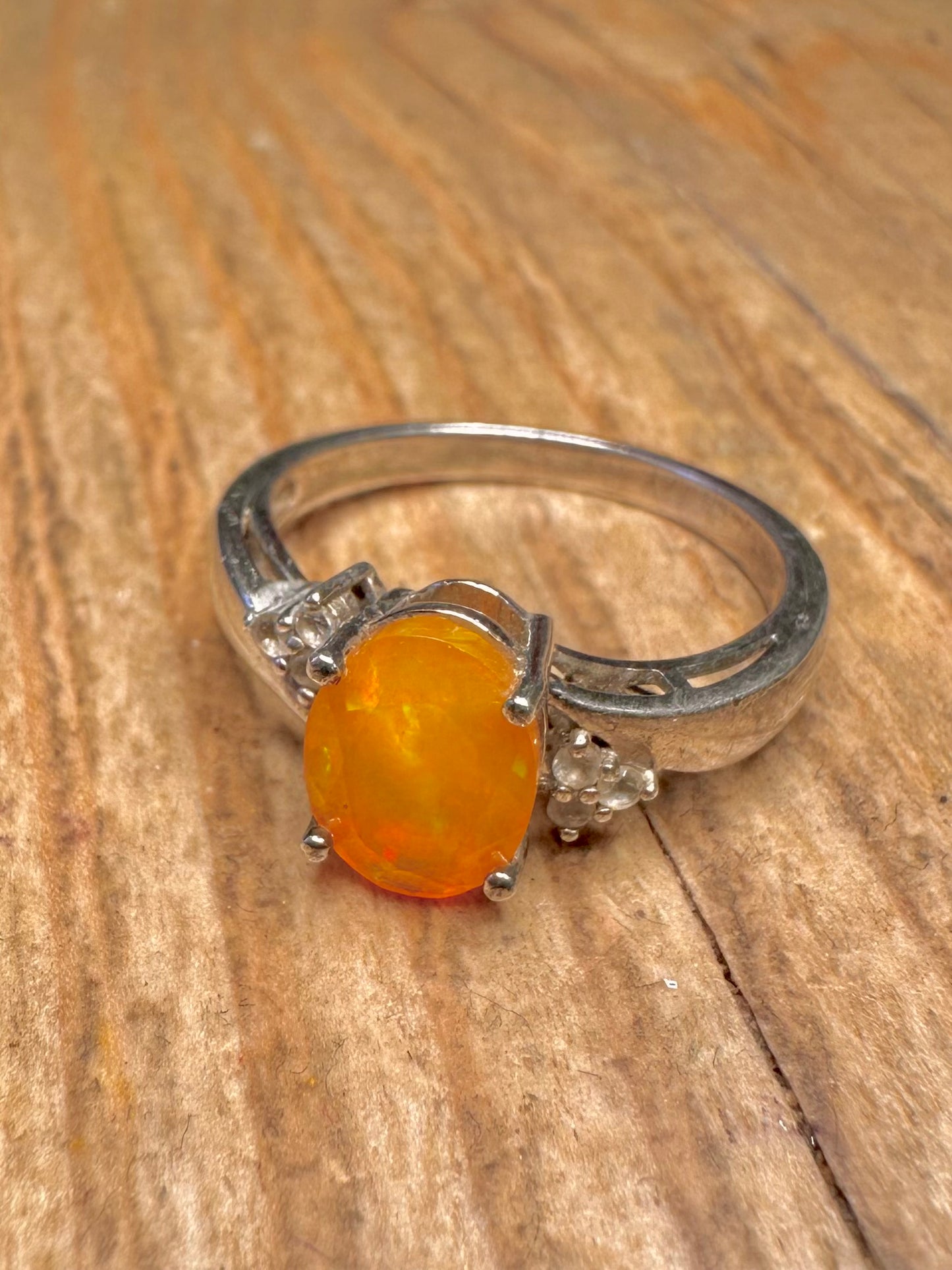 Moderner Ring aus orangefarbenem Opal (simuliert), 925er Sterlingsilber, Größe S