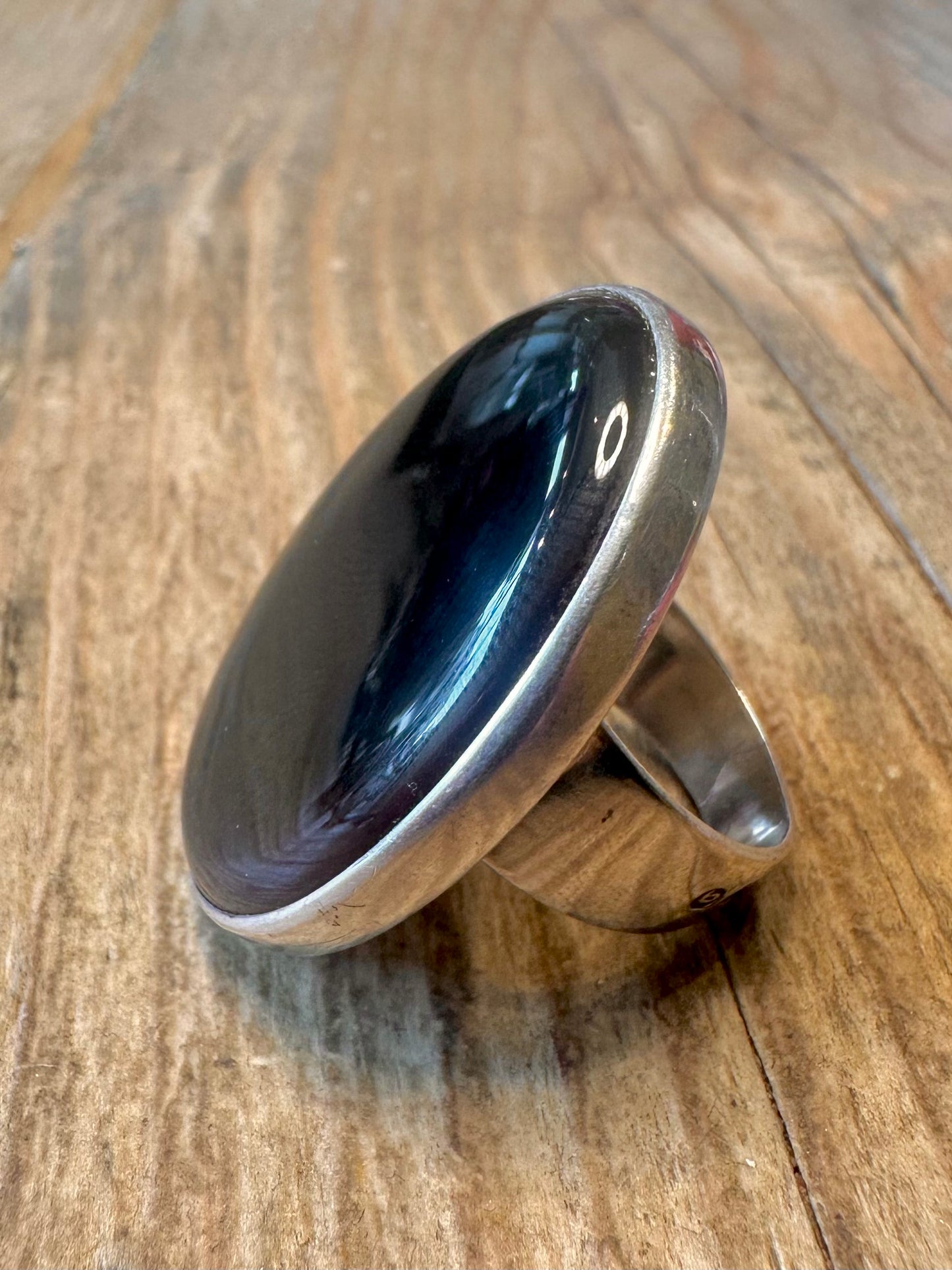 Atemberaubender großer natürlicher schwarzer Onyx osteuropäischer 925er Silberring Größe P