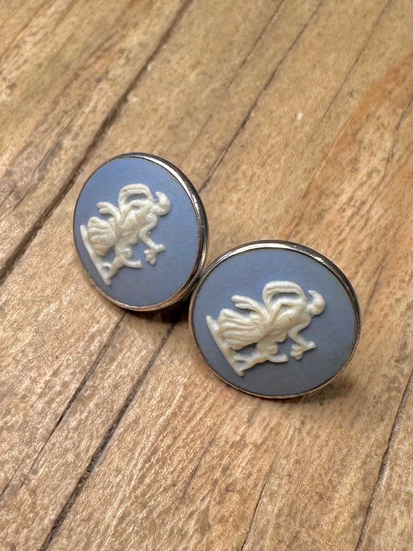 Vintage 1983 Wedgwood Cameo 925 Sterling Silver Stud Earrings