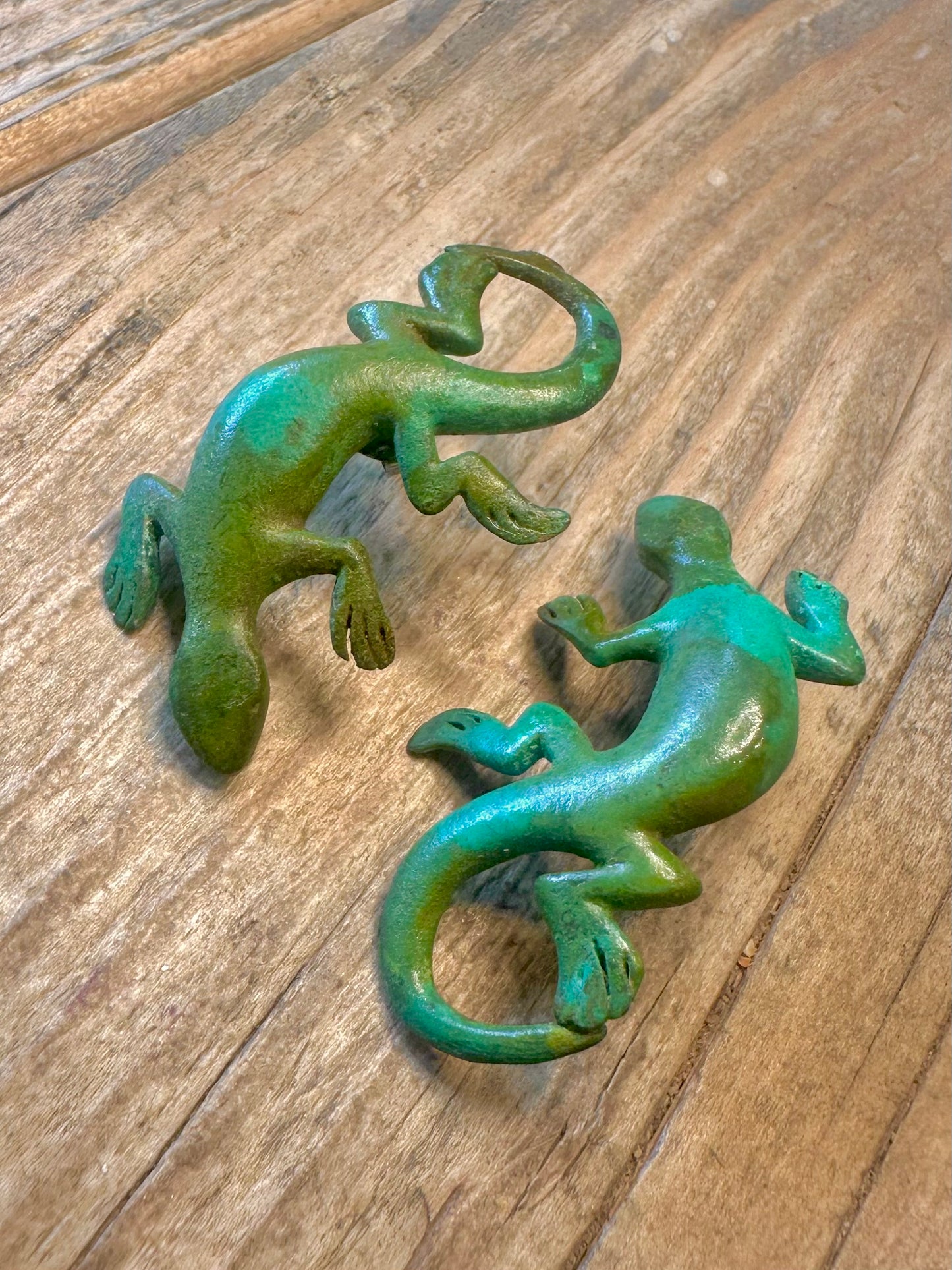 Grüne Harz-Gecko-Ohrringe aus 925er Silber