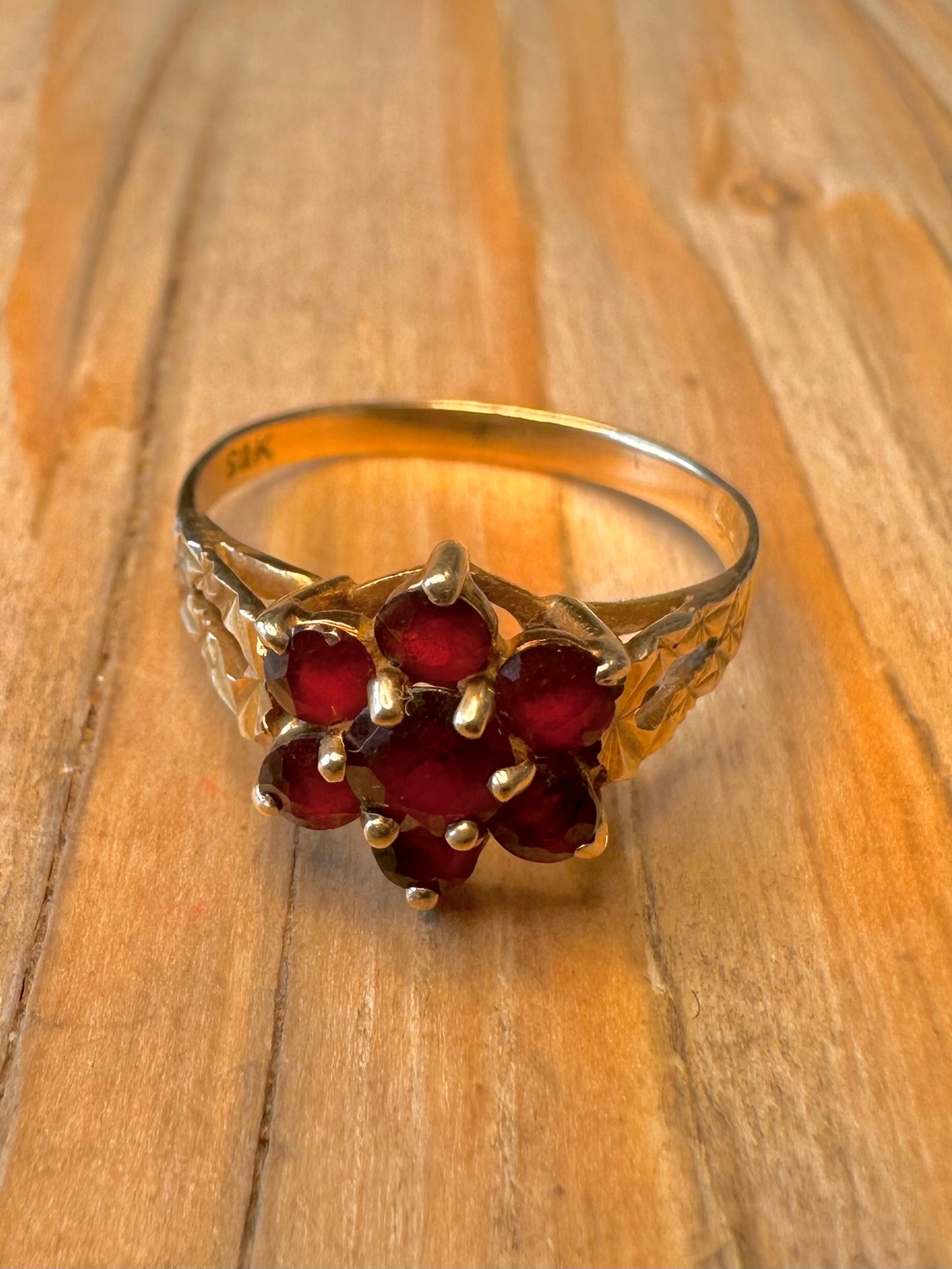Vintage 9ct Gold 1979 Garnet Cluster Size L1/2 Ring